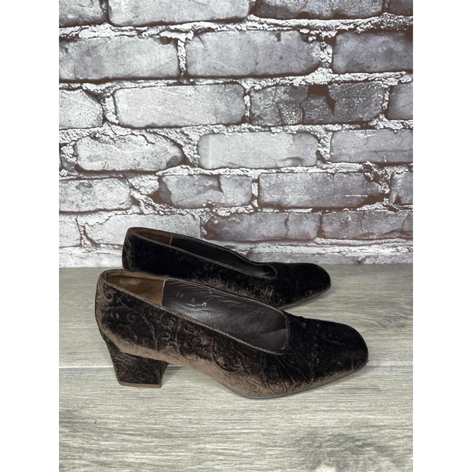 Enzo Bonafe ENZO ANGIOLINI Brown Textured Floral Velvet Block Heels Pump Size US 6 / IT 36 - 12 Thumbnail