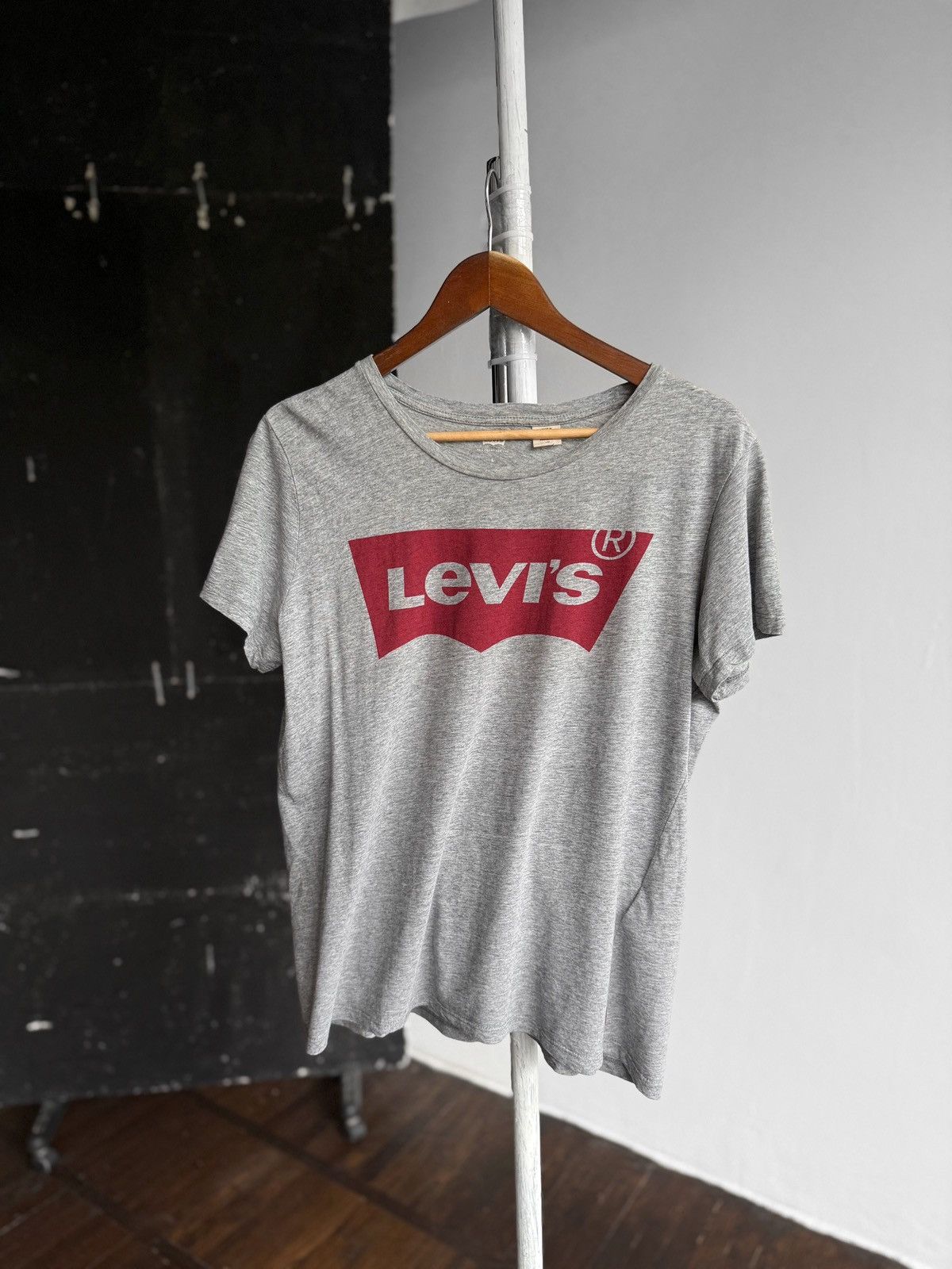 Levi's Levis Womens Gray Short Sleeve Crew Neck T-Shirt Size L / US 10 / IT 46 - 1 Thumbnail