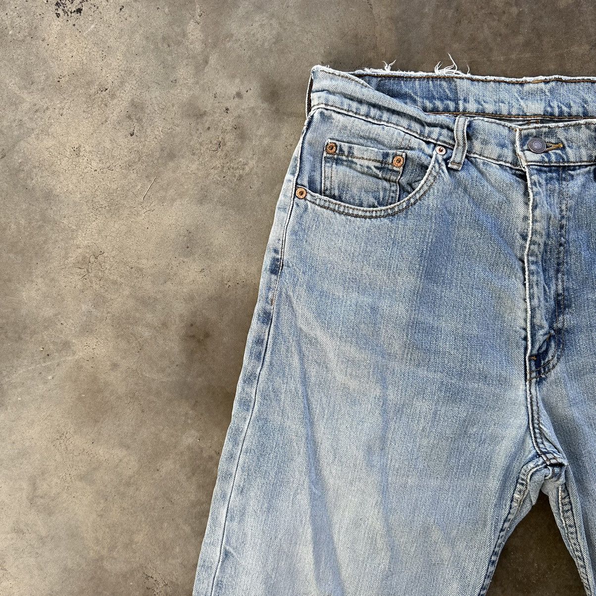 Levi's Vintage Levi’s 512 Lightwash Distressed Faded Denim Pant W32 Size US 32 / EU 48 - 4 Thumbnail