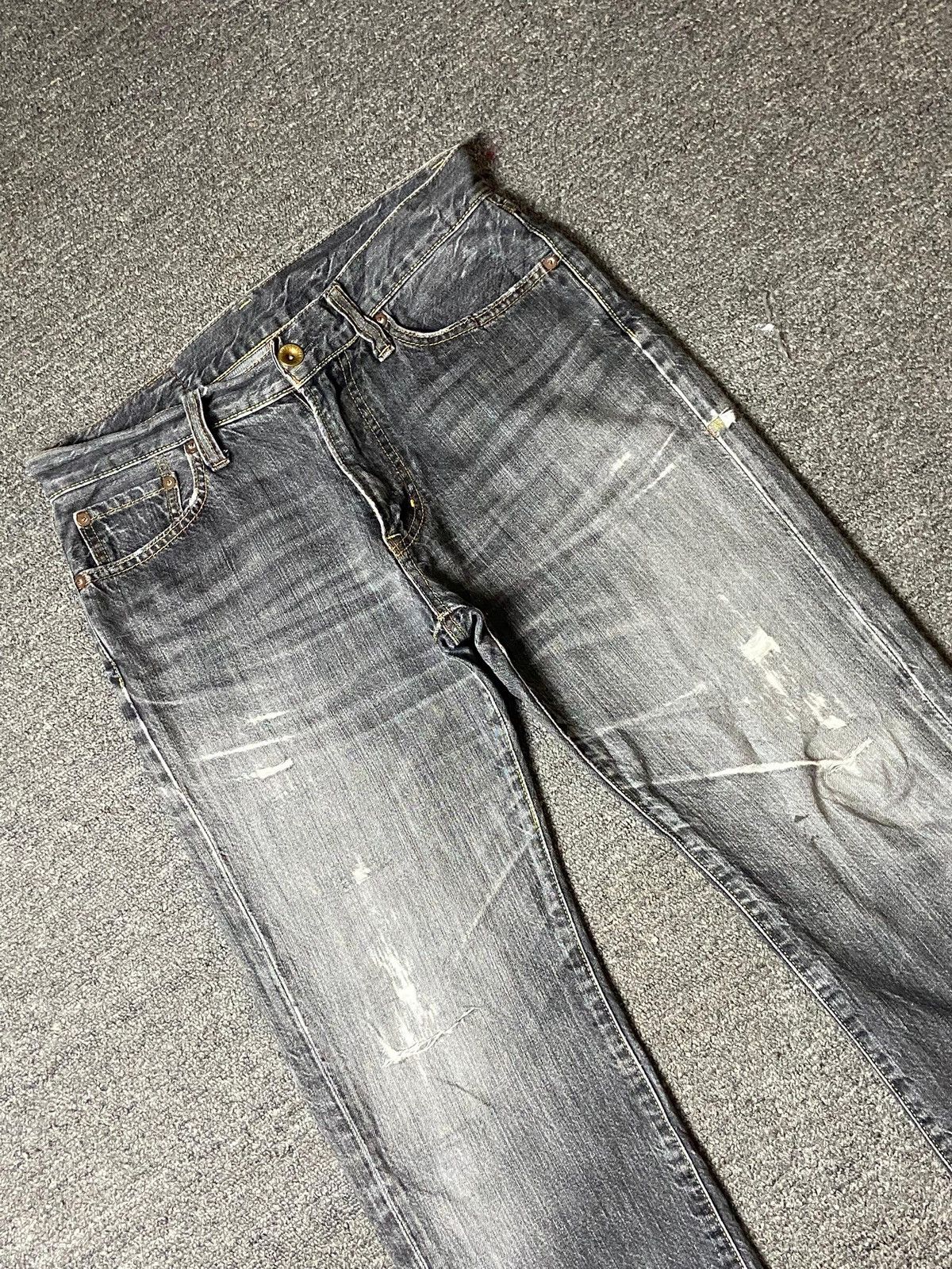 Uniqlo UNIQLO UJ Distressed Denim Jeans (142) Size US 32 / EU 48 - 9 Thumbnail