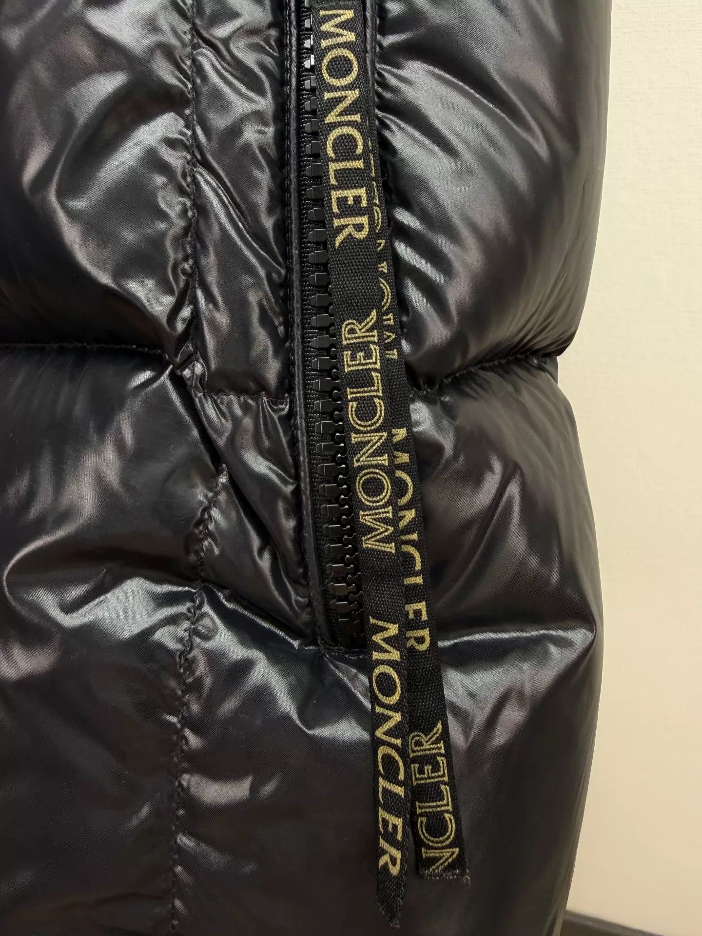 Moncler Moncler Down Vest Size 3 Worn 2x Like New Size US L / EU 52-54 / 3 - 3 Thumbnail