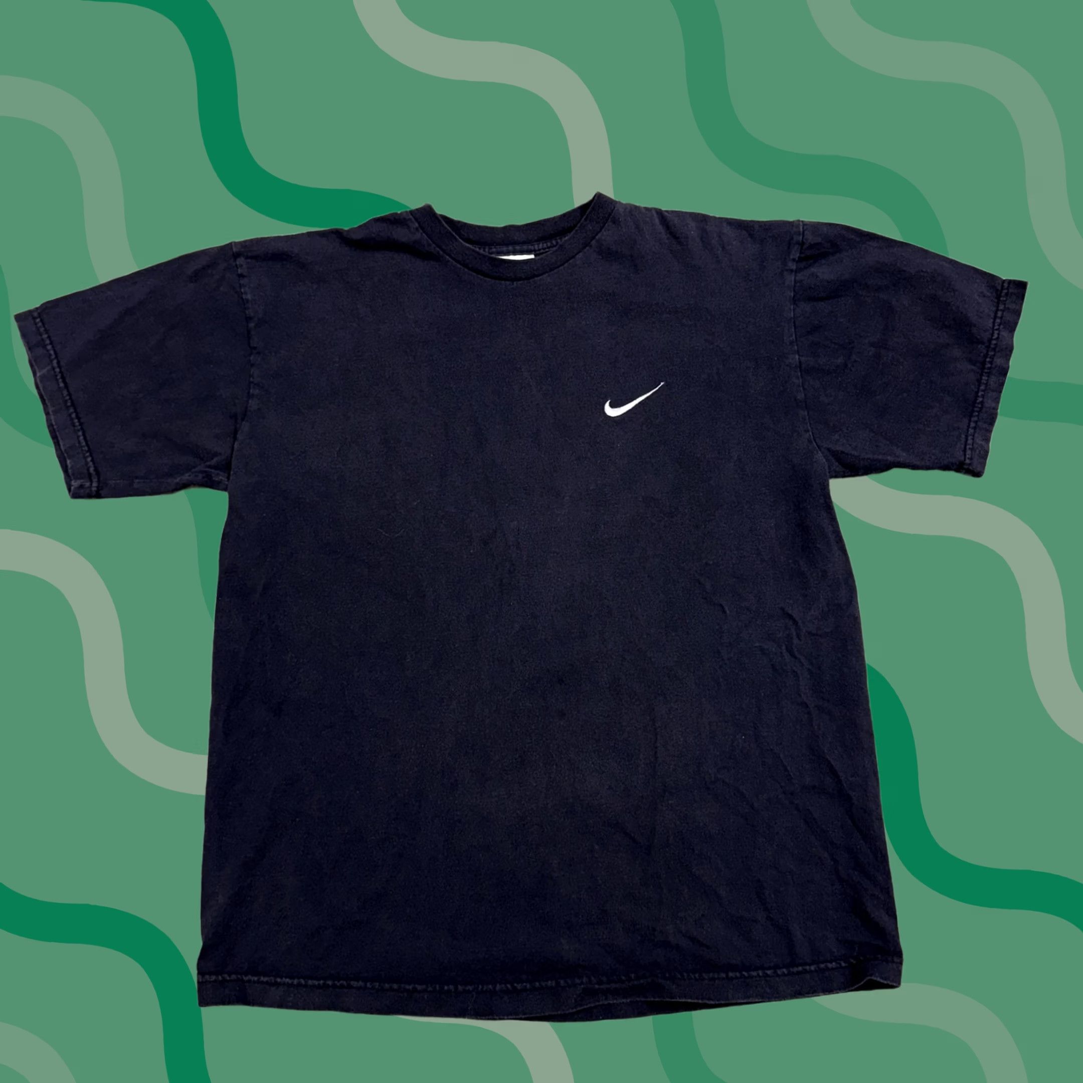 Nike VINTAGE Nike Shirt Mens Large Black Mini Swoosh Embroidered Made in USA 90s Size US L / EU 52-54 / 3 - 1 Thumbnail