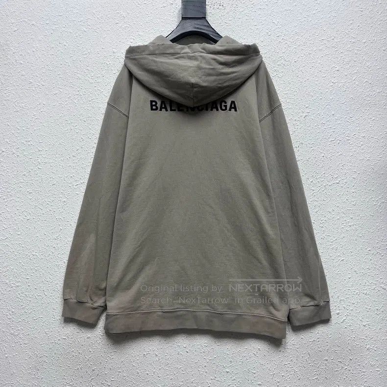 Balenciaga Balenciaga Small Logo Embroidered Solid Color Sweatshirt Size US S / EU 44-46 / 1 - 2 Thumbnail