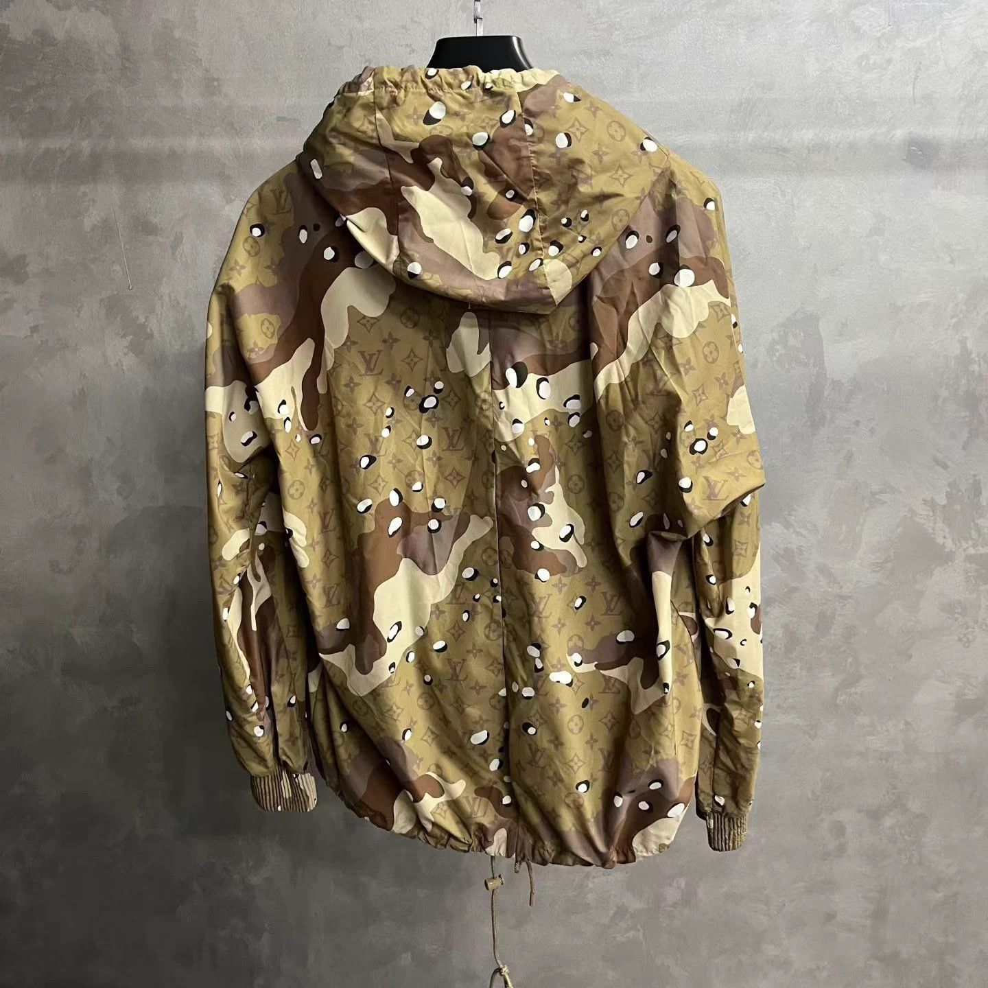 Louis Vuitton Louis Vuitton Beige Allover Print Hooded LS Jkt Size US S / EU 44-46 / 1 - 2 Thumbnail