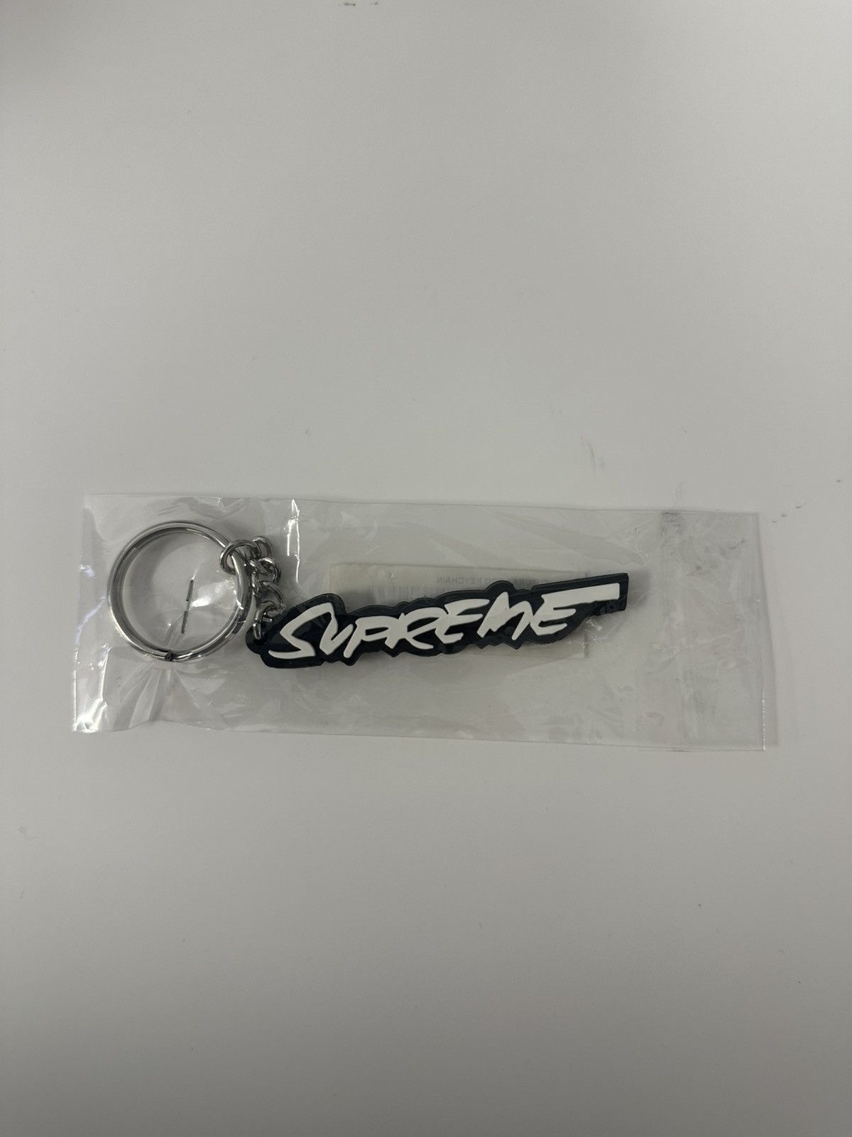 Futura × Supreme Supreme x Futura Labs Logo Keychain Size ONE SIZE - 1 Thumbnail