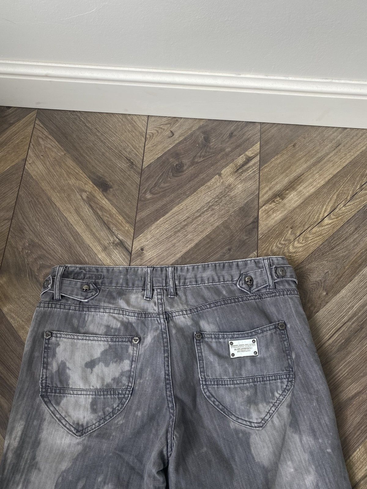 Designer × Philipp Plein × Vintage Vintage Philipp Plein Metal Logo Skull Gray Shorts Size US 34 / EU 50 - 14 Thumbnail