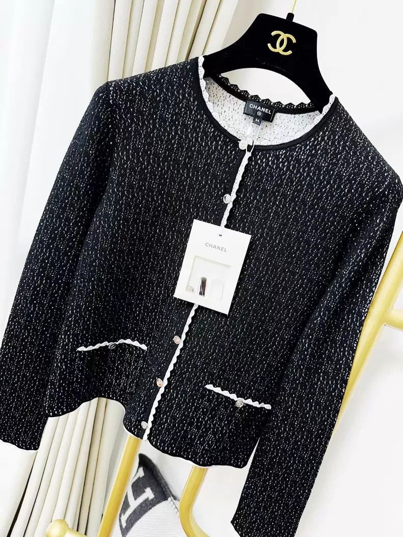 Chanel Chanel Long-sleeved knitted cardigan with white edge coat Size XXS / US 00 / IT 34 - 2 Thumbnail