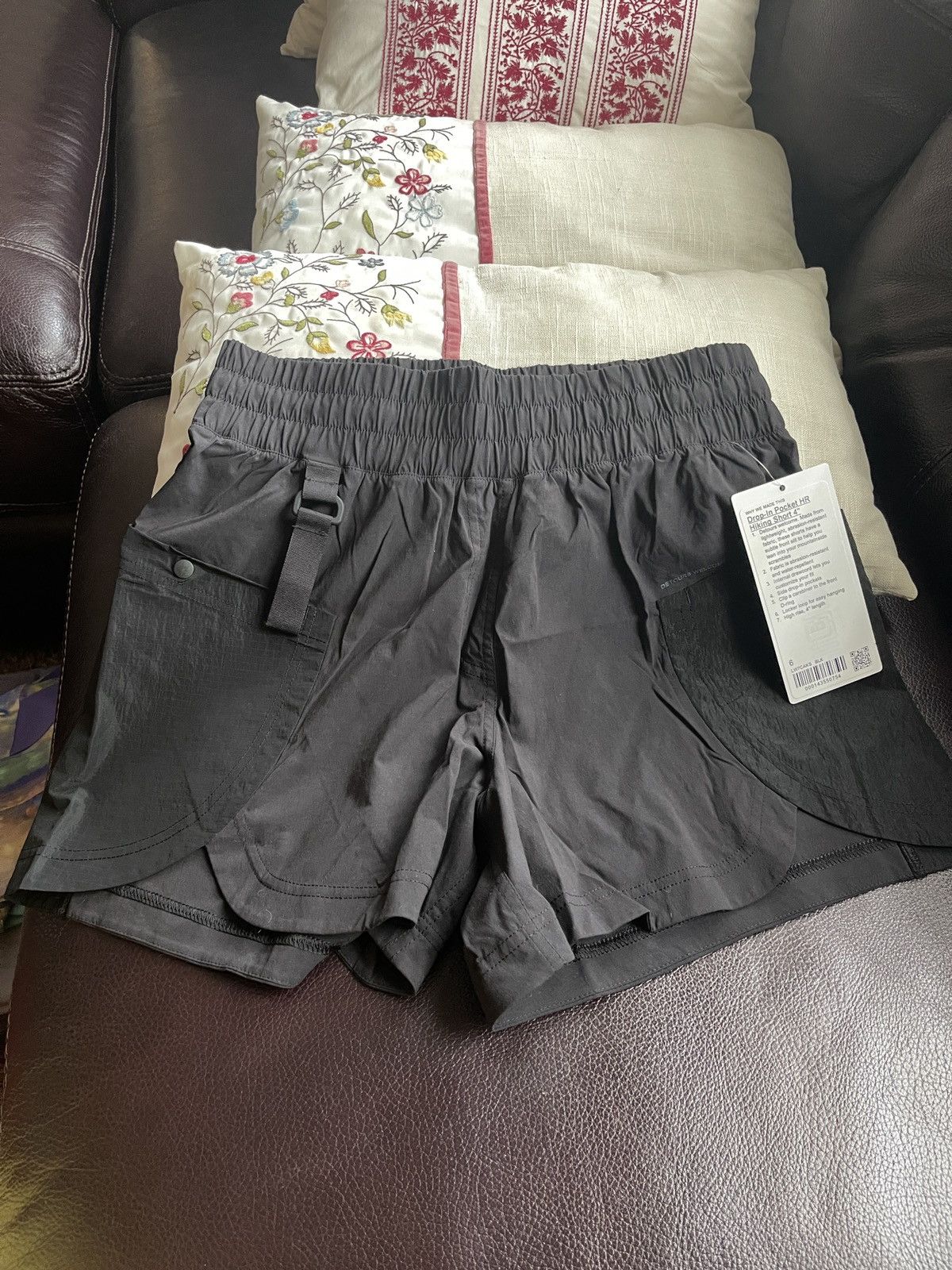 Lululemon Lululemon Drop-In Pocket High-Rise Hiking Short 4" Black 6 Size 28" / US 6 / IT 42 - 6 Thumbnail