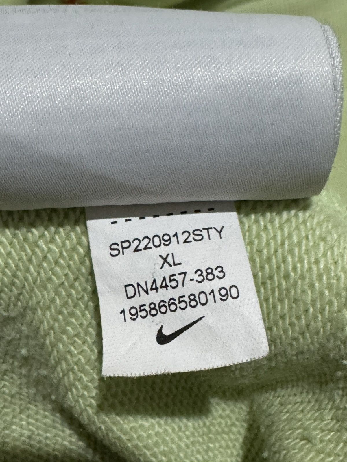 Nike Nike World Tour Graffiti Print Hoodie Size US XL / EU 56 / 4 - 17 Thumbnail