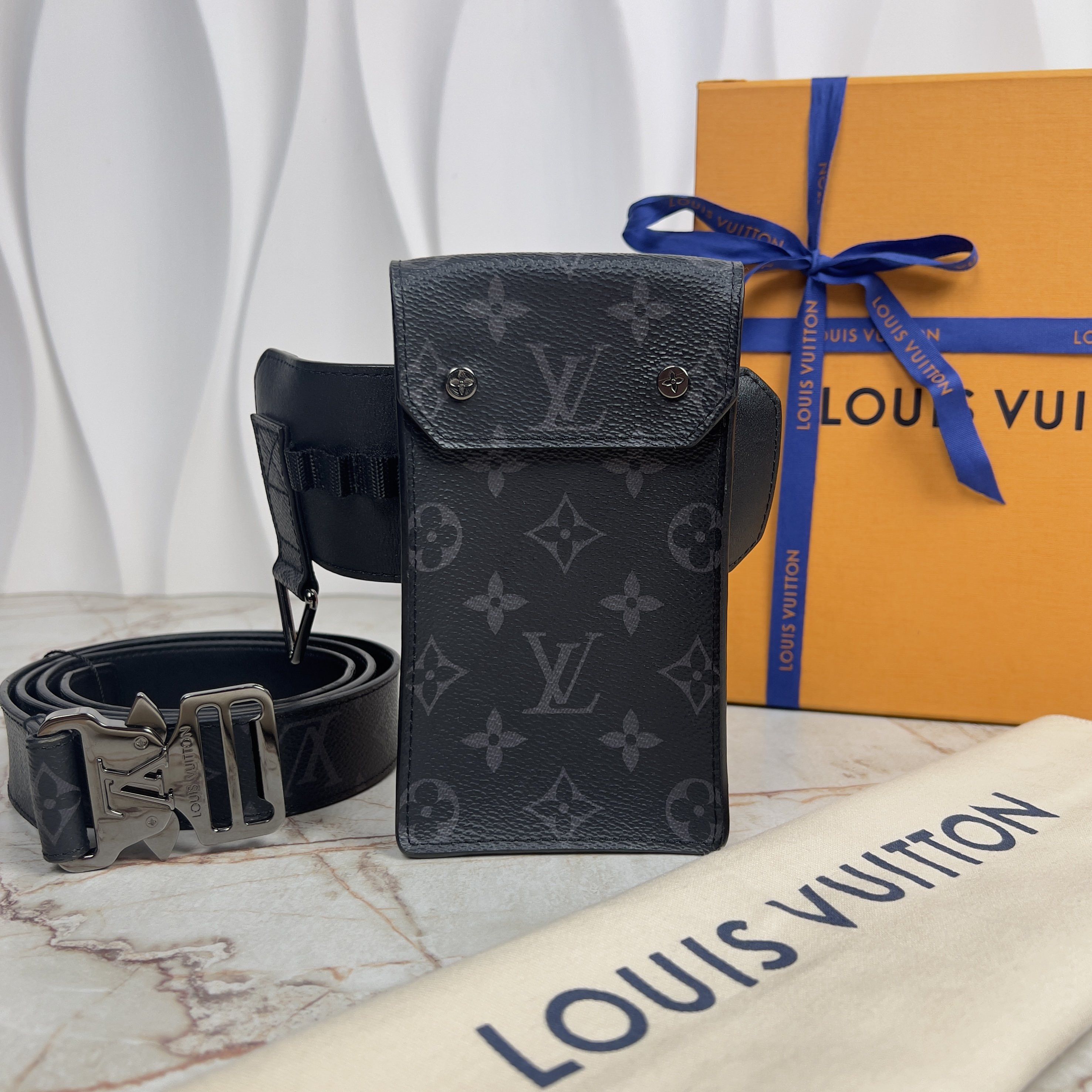 Louis Vuitton Utility Monogram Eclipse Belt Bag Pounch 35 mm Crossbody Size ONE SIZE - 1 Thumbnail