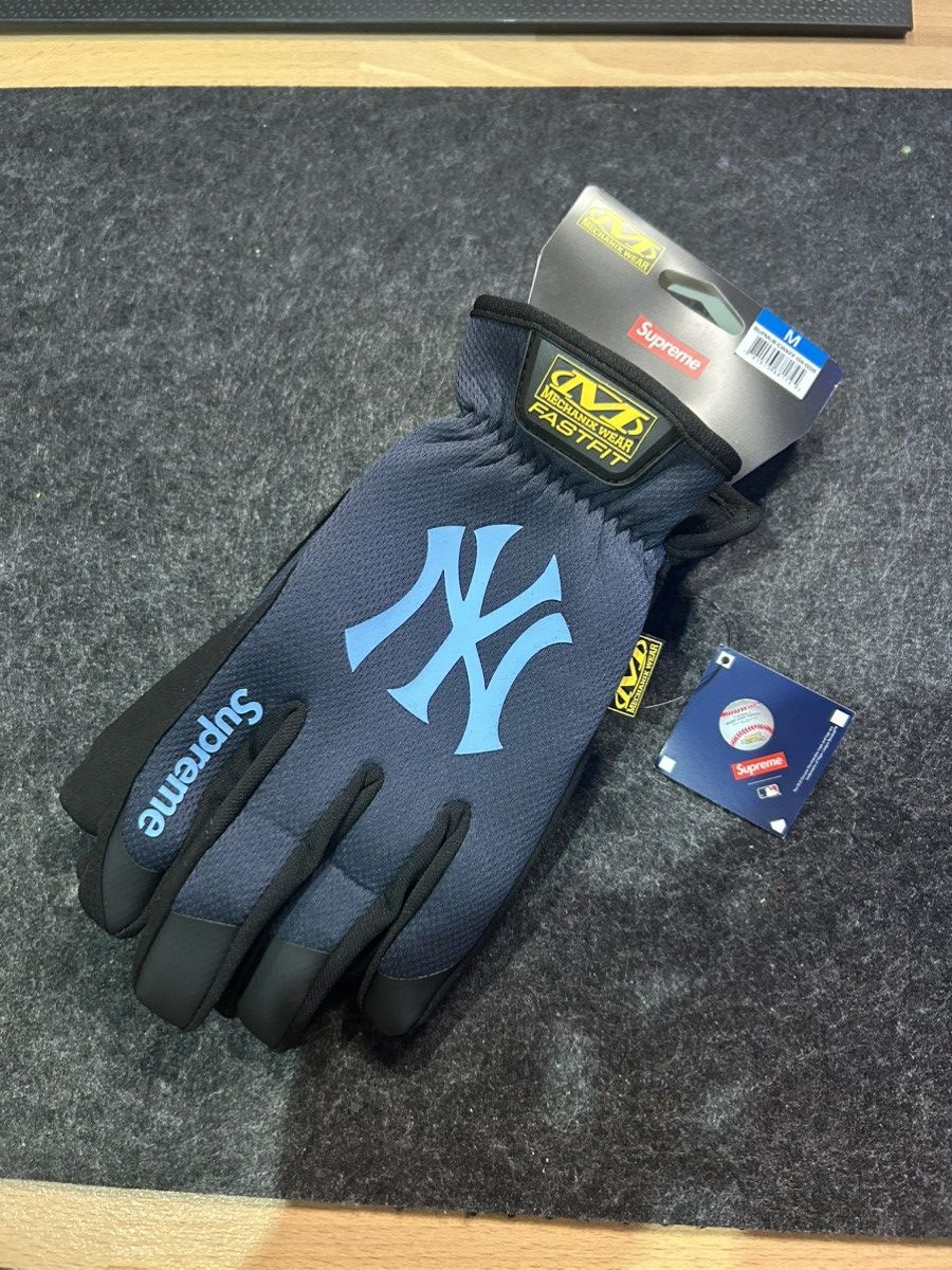 Supreme Supreme®/Mechanix® FastFit MLB Teams Gloves Size ONE SIZE - 1 Thumbnail