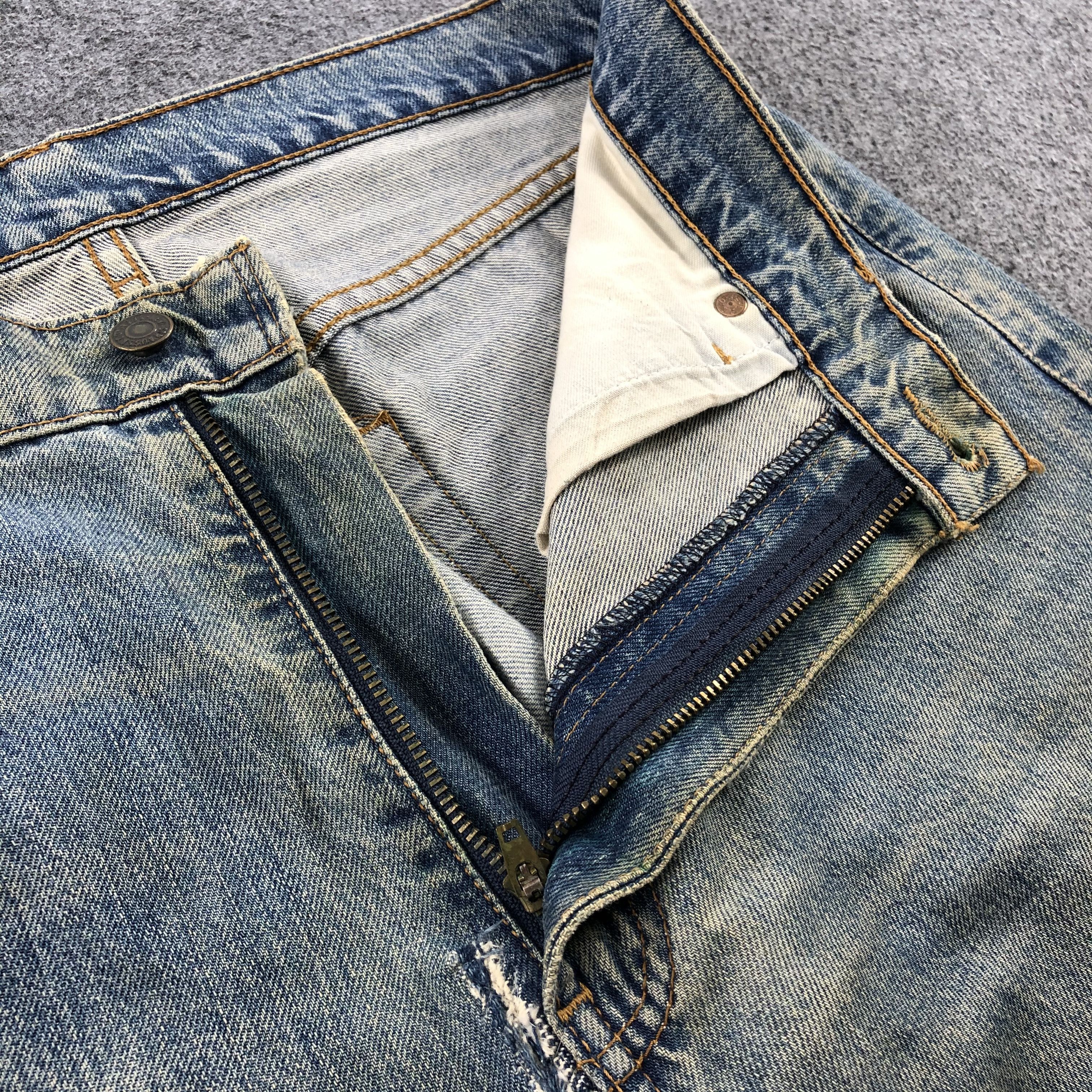 Levi's 90s Vintage Light Wash Levis 519 Jeans-JM1916 Size US 33 - 8 Thumbnail
