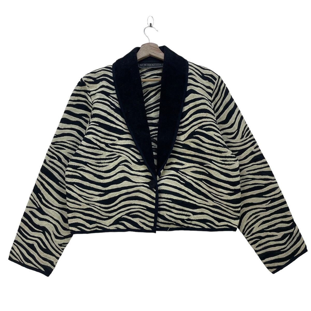 image of Aran Isles Knitwear x Avant Garde Vintage New Indentity Cropped Jacket in Zebra, Women's (Size Medi
