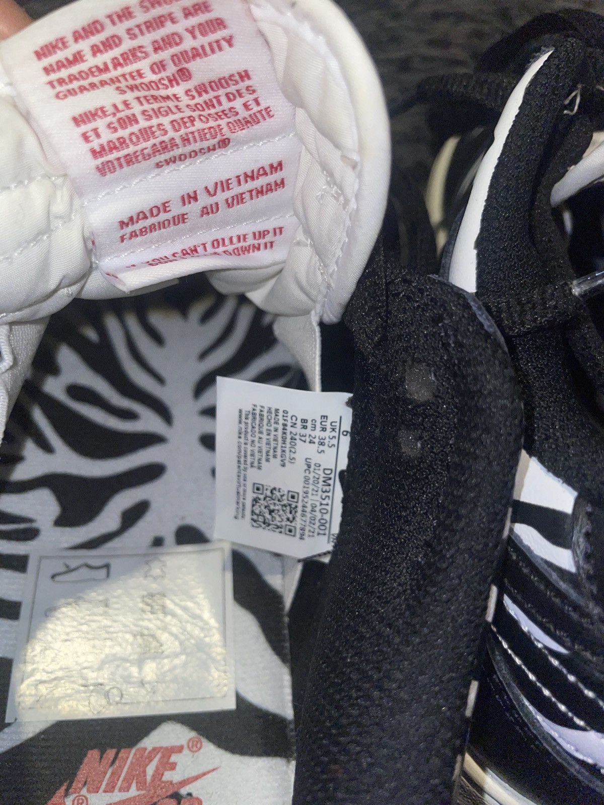 Nike Nike SB Dunk Low OG QS Quartersnacks Zebra Size US 6 / EU 39 - 2 Thumbnail