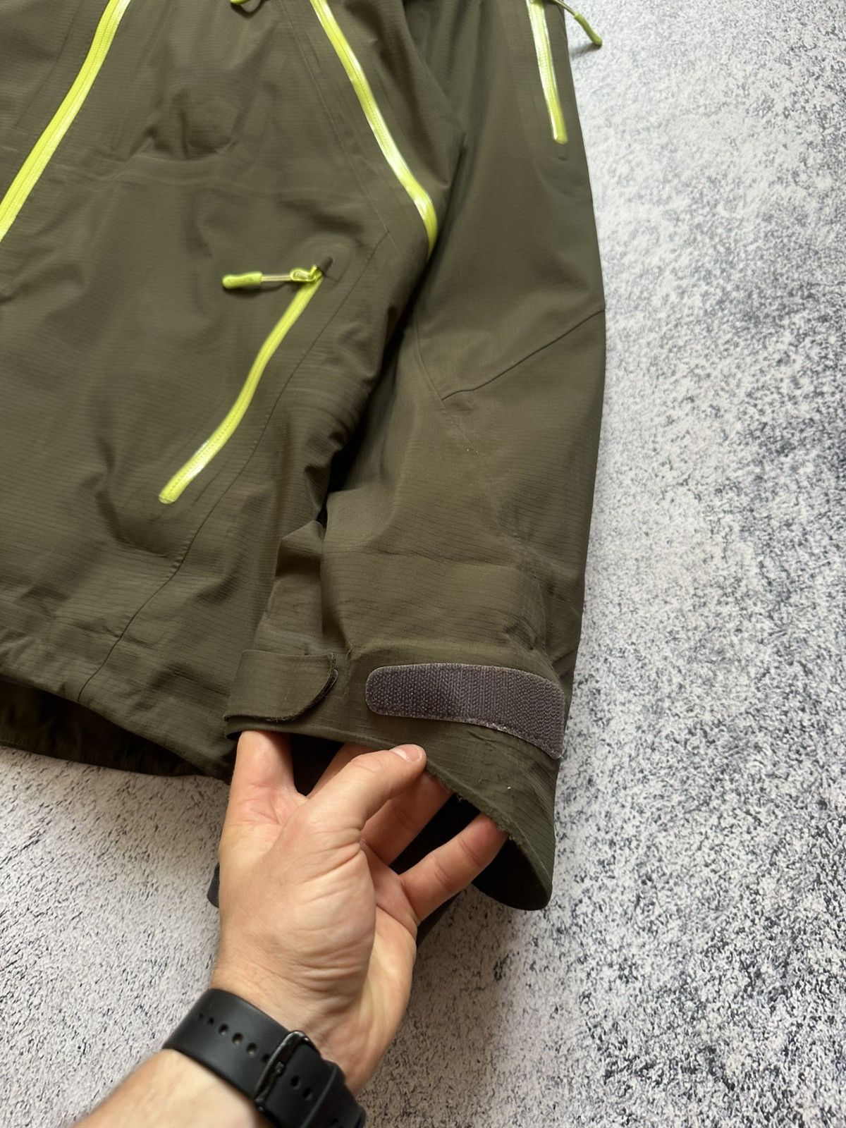 Norrona Norrona Narvik Gore Tex Jacket Khaki Military Arc’teryx Leaf Size US L / EU 52-54 / 3 - 8 Thumbnail