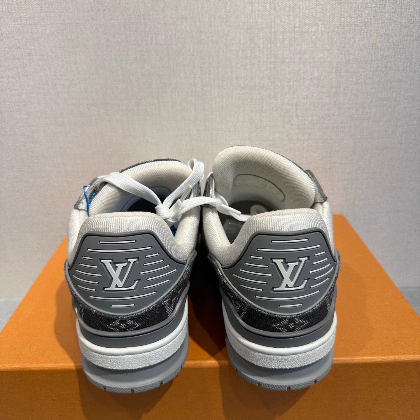 Louis Vuitton lv Trainer gray white denim 41 99 New Size US 8 / EU 41 - 5 Thumbnail