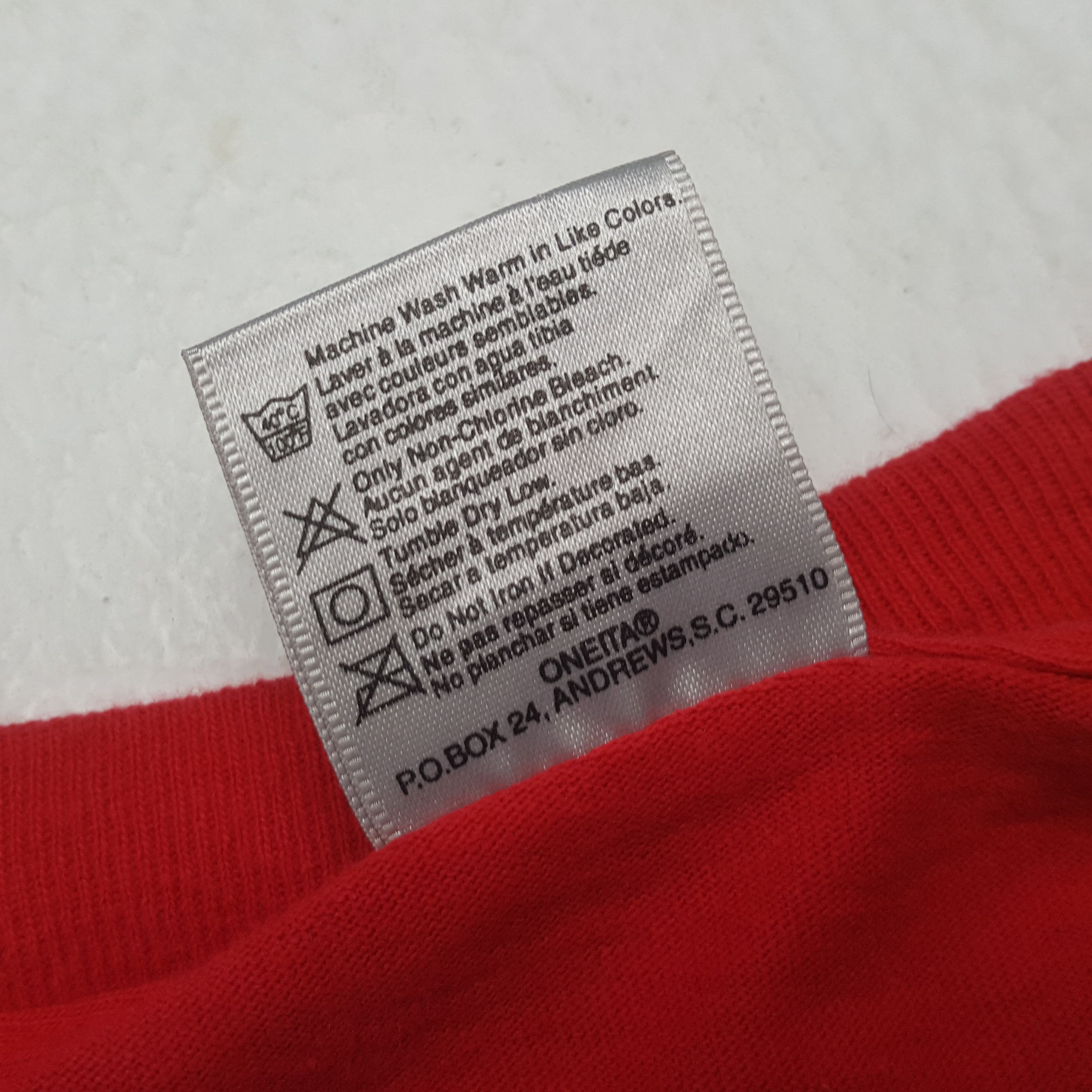 Other Vintage Hug A Firefighter American Fire Depart T-shirt RR1 Size US XL / EU 56 / 4 - 5 Thumbnail