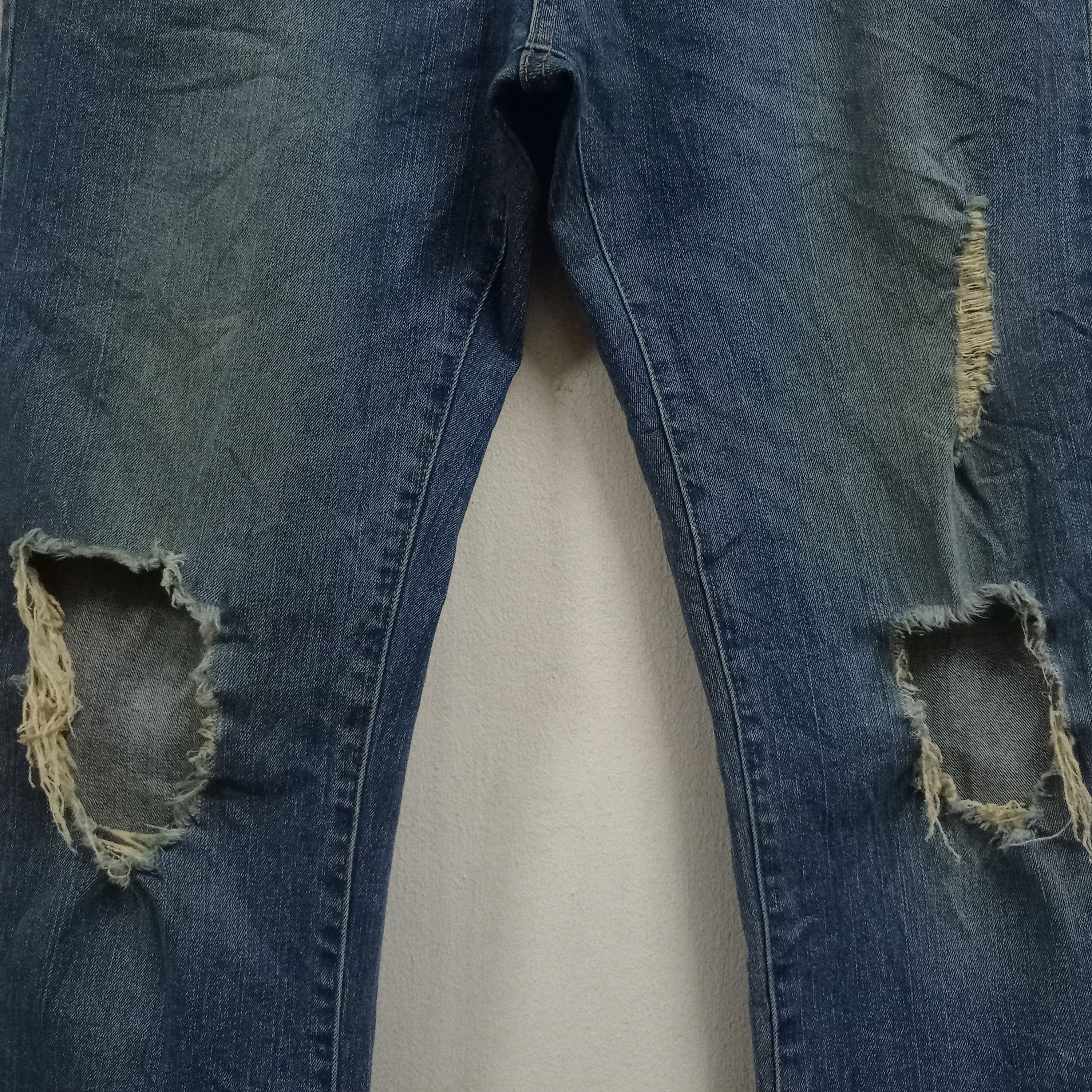 Vintage Katharine Hamnett Blue Wash Ripped Jeans 34x30