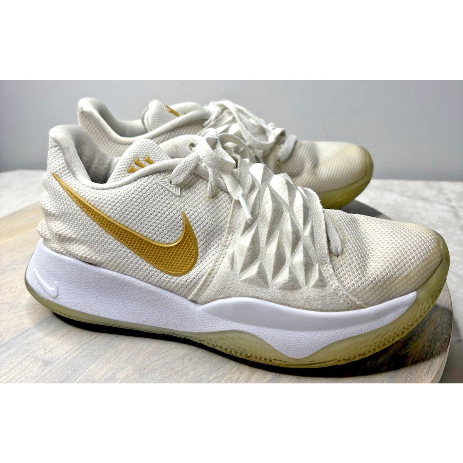 Nike Nike Kyrie Low White/Gold Basketball Shoes Size: 7 Size US 7 / EU 40 - 3 Thumbnail