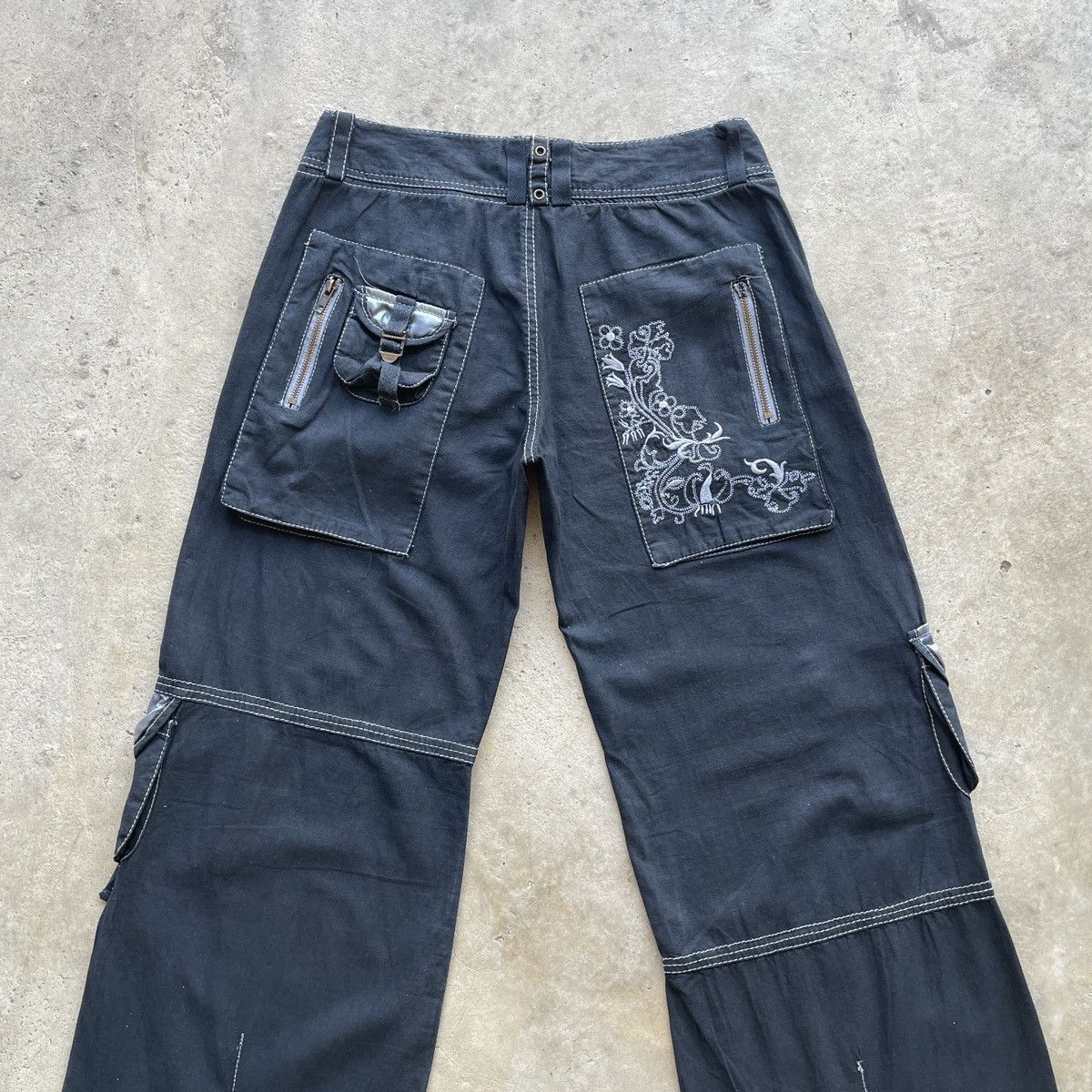 Japanese Brand Vintage Japanese Black Cargo Baggy Pants Tactical W30 Size US 30 / EU 46 - 8 Thumbnail