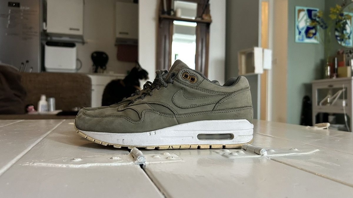 Nike Nike Air Max 1 Premium in de kleur River Rock / White Size US 6.5 / IT 36.5 - 1 Thumbnail