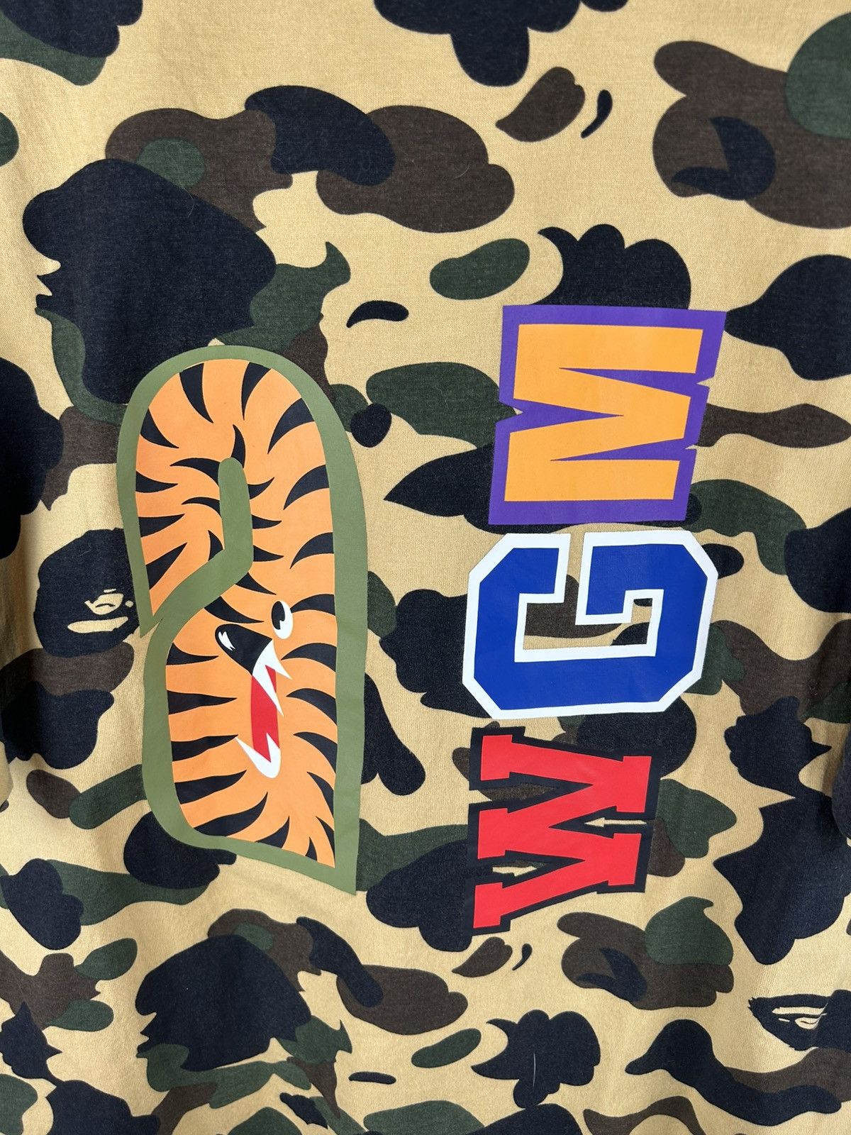 Bape Bape 1st Camo Shark Print T-Shirt Size US XL / EU 56 / 4 - 5 Thumbnail