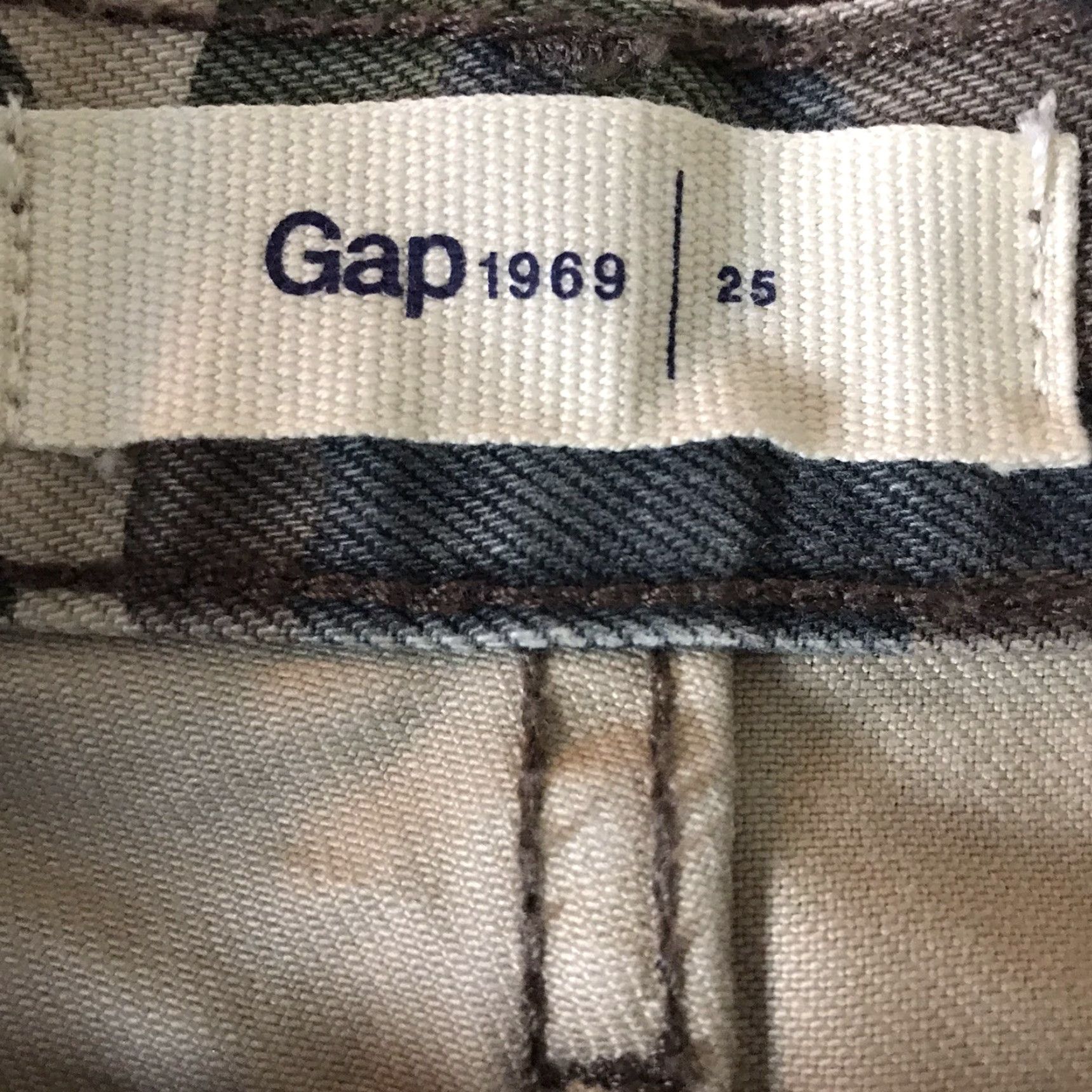 Gap Gap 1969 Denim Skirt Womens 25 High Waisted Camouflage Print Mini 5-Pocket 100% Cotton Size 42" / US 20 - 2 Thumbnail