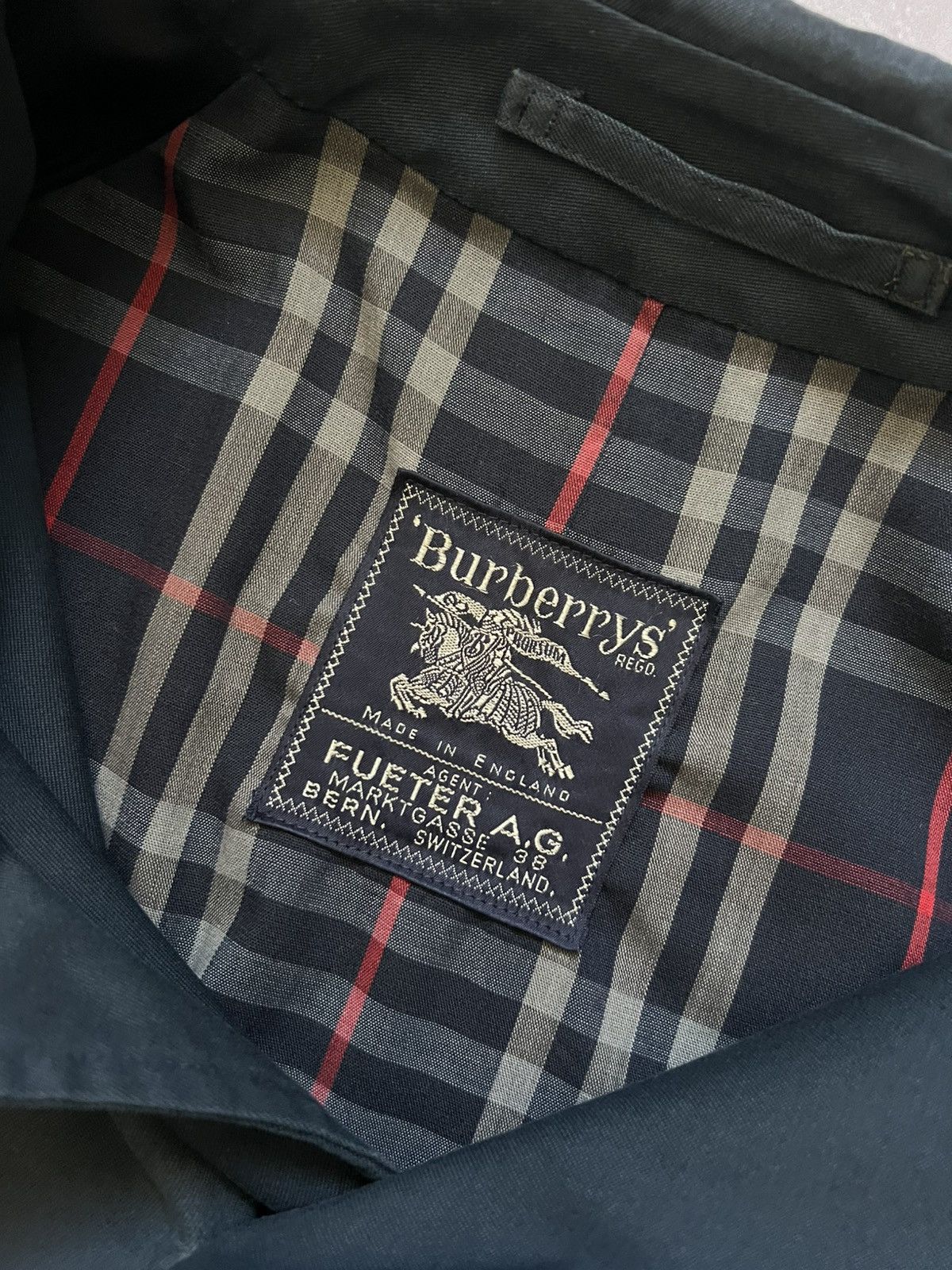 Burberry Very Rare Mans Trench Coat Barberry Size XL Hype Vintage Size US XL / EU 56 / 4 - 3 Thumbnail