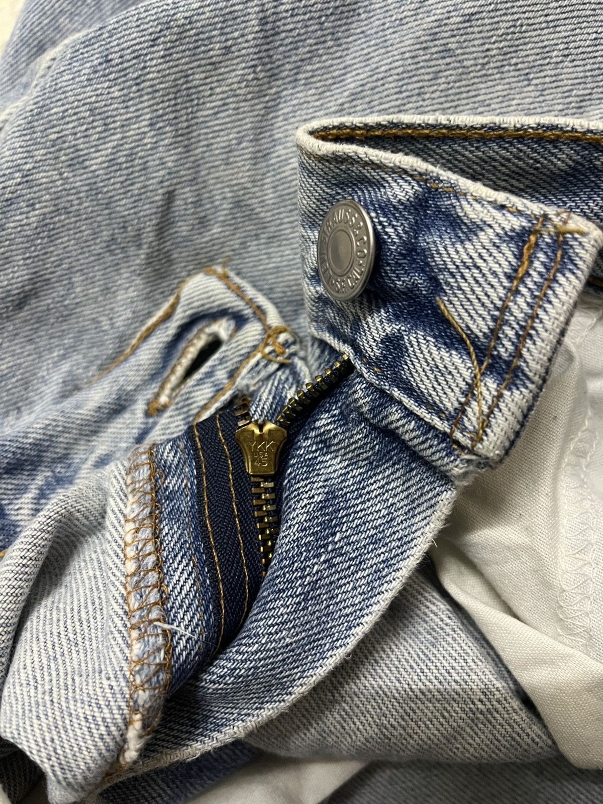 Levi's Vintage Clothing Vintage 90s light blue wash Levi’s 505 faded Size US 35 - 8 Thumbnail