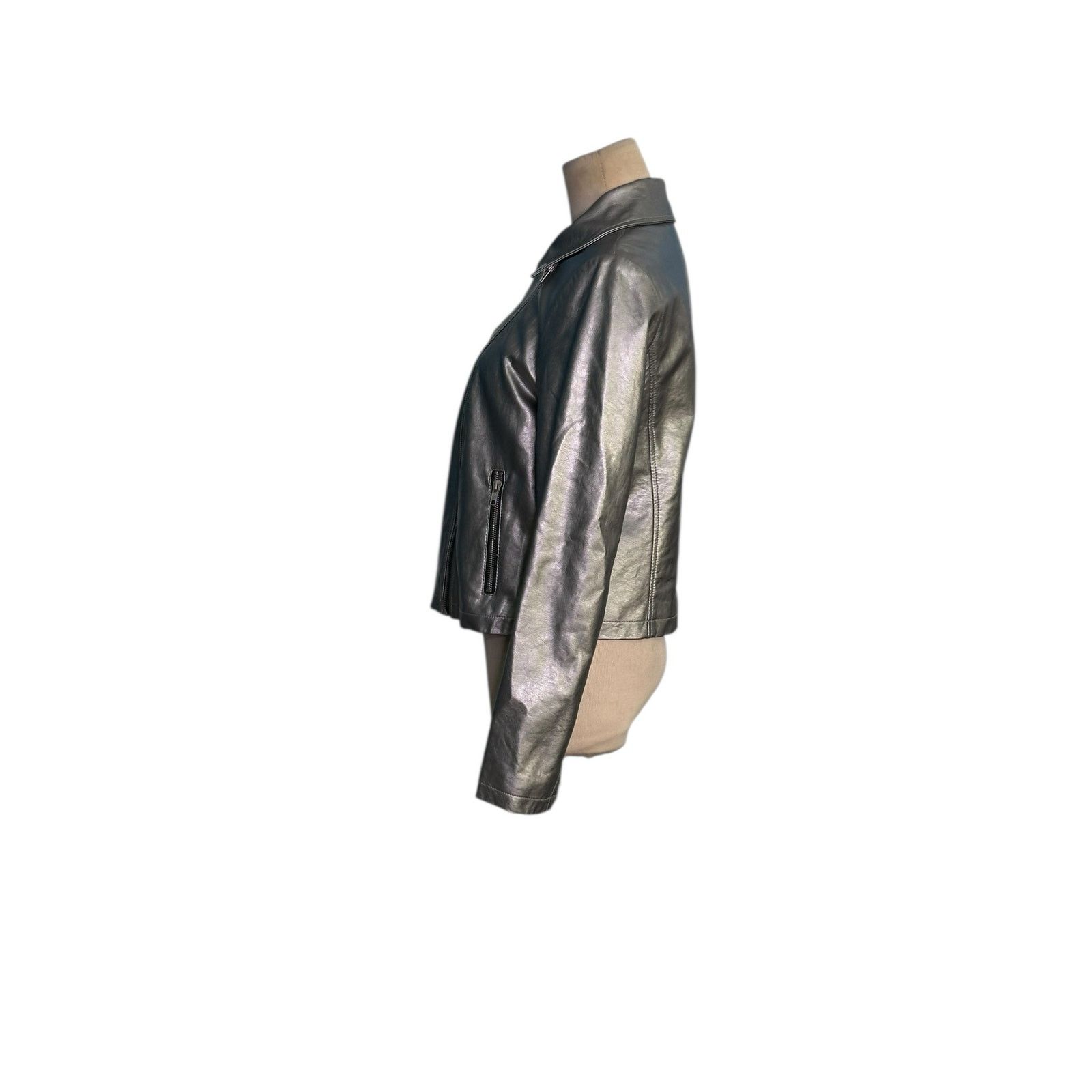Forever 21 Forever 21 silver vegan leather moto jacket size Medium Size M / US 6-8 / IT 42-44 - 16 Thumbnail