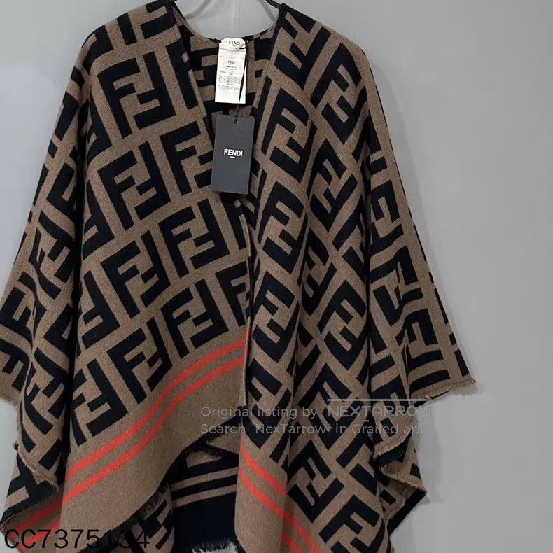 Fendi Fendi size 140x140cm Classic Monogram Printed Shawl Size M / US 6-8 / IT 42-44 - 2 Thumbnail