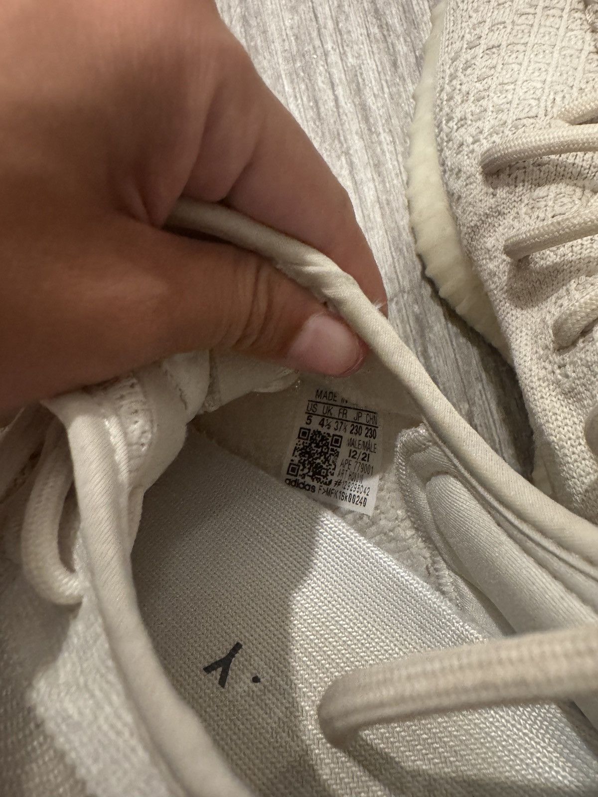 Adidas Adidas Yeezy Boost 350 V2 Bone Size US 5 / EU 37 - 6 Thumbnail