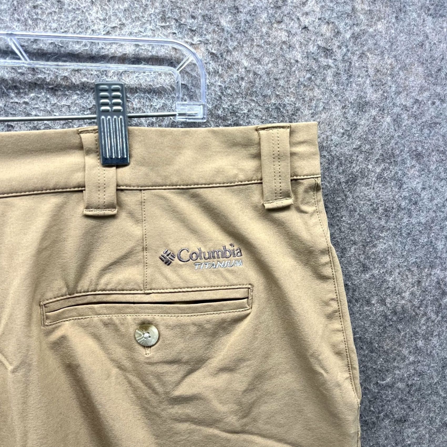 Vintage Columbia Shorts Mens 38 Beige Stretch Microfiber Chino Casual 10 Inseam Summer Size US 38 / EU 54 - 7 Thumbnail