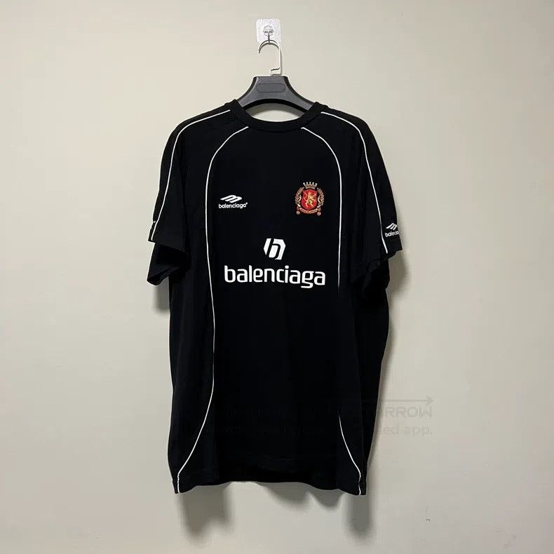 Balenciaga Balenciaga Manchester United Embroidered Soccer Short Slee Size US M / EU 48-50 / 2 - 1 Thumbnail