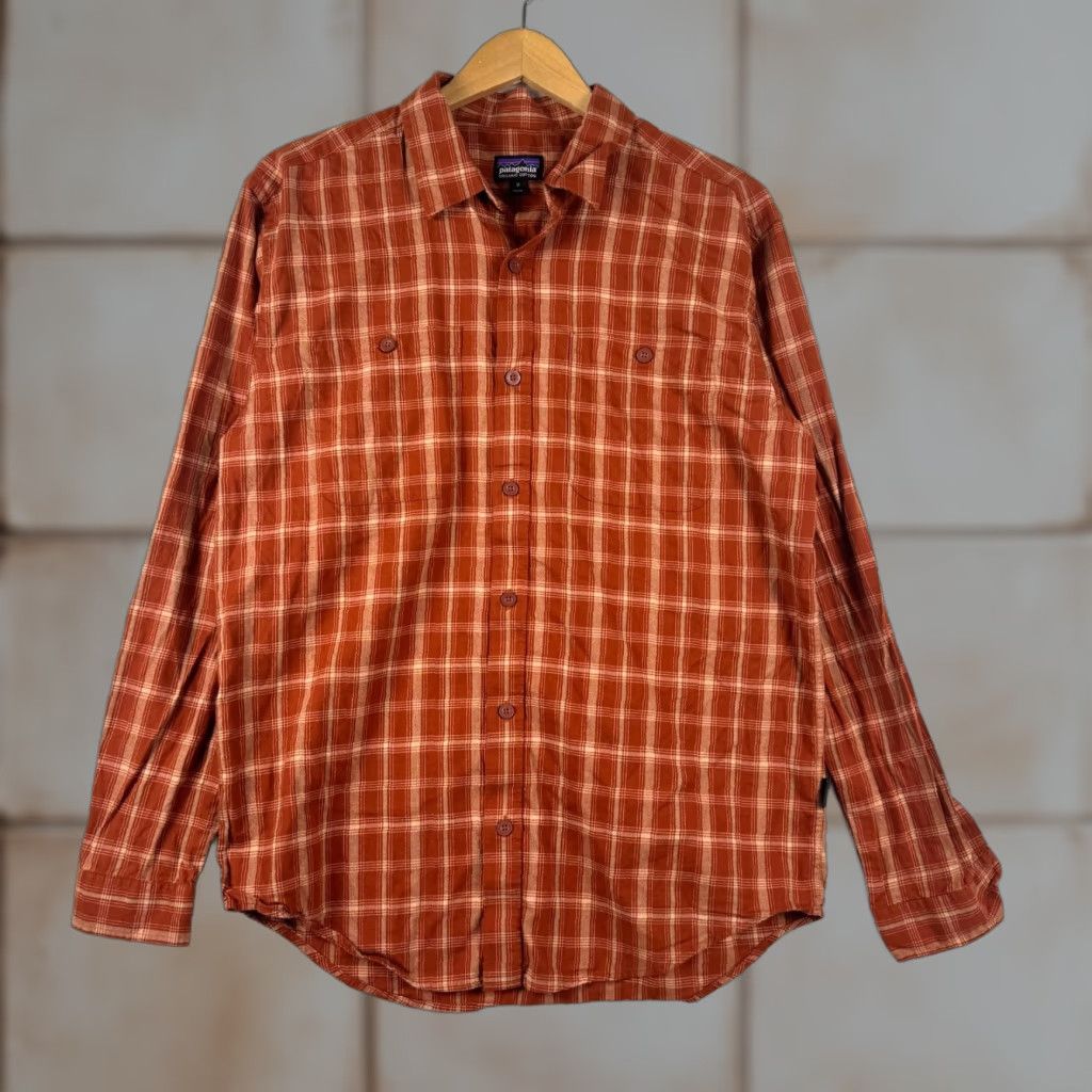 Patagonia Patagonia Men's Medium Red Orange Plaid Long Sleeve Button-Up Organic Cotton Shirt Size US M / EU 48-50 / 2 - 1 Thumbnail