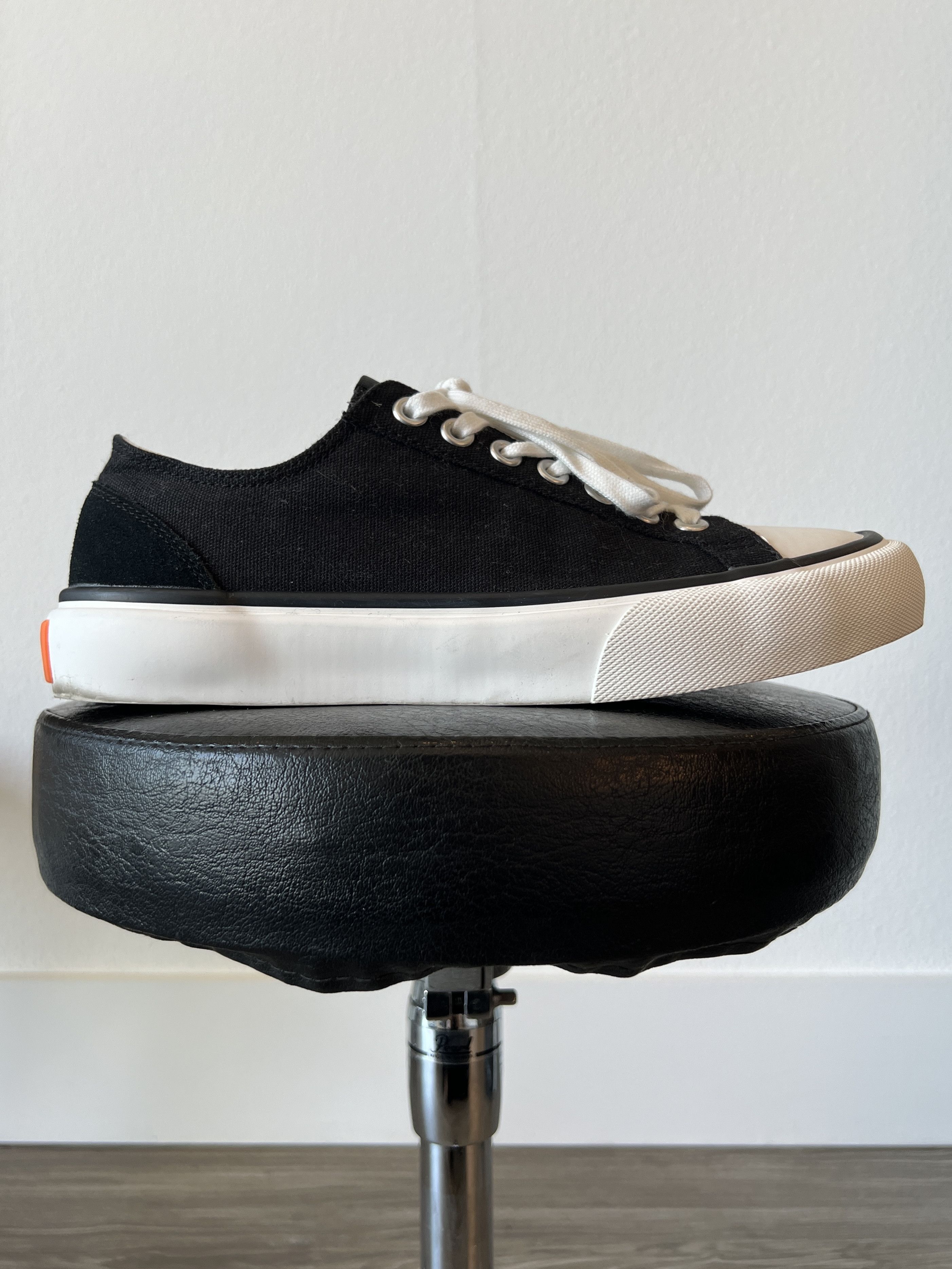 Article No. Article No. 1007 Low Top Sneakers Size US 7.5 / EU 40-41 - 3 Thumbnail