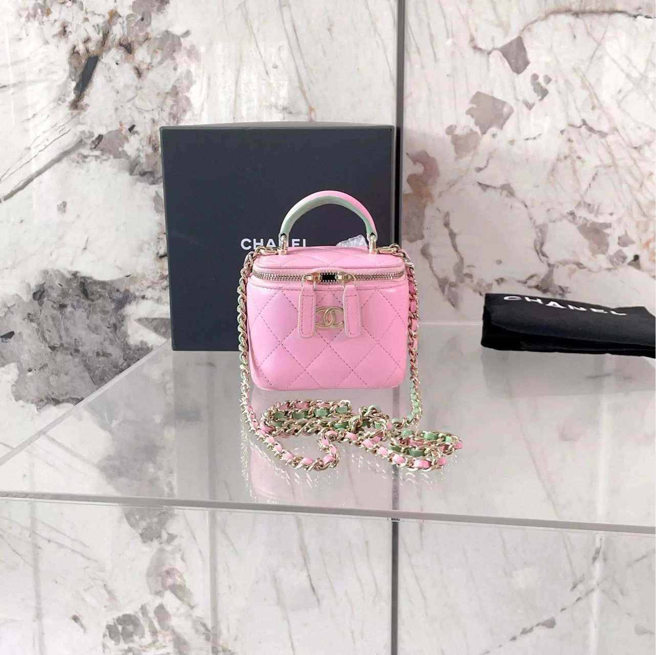 Chanel Pre-loved Bag Very good condition Size ONE SIZE - 1 Thumbnail
