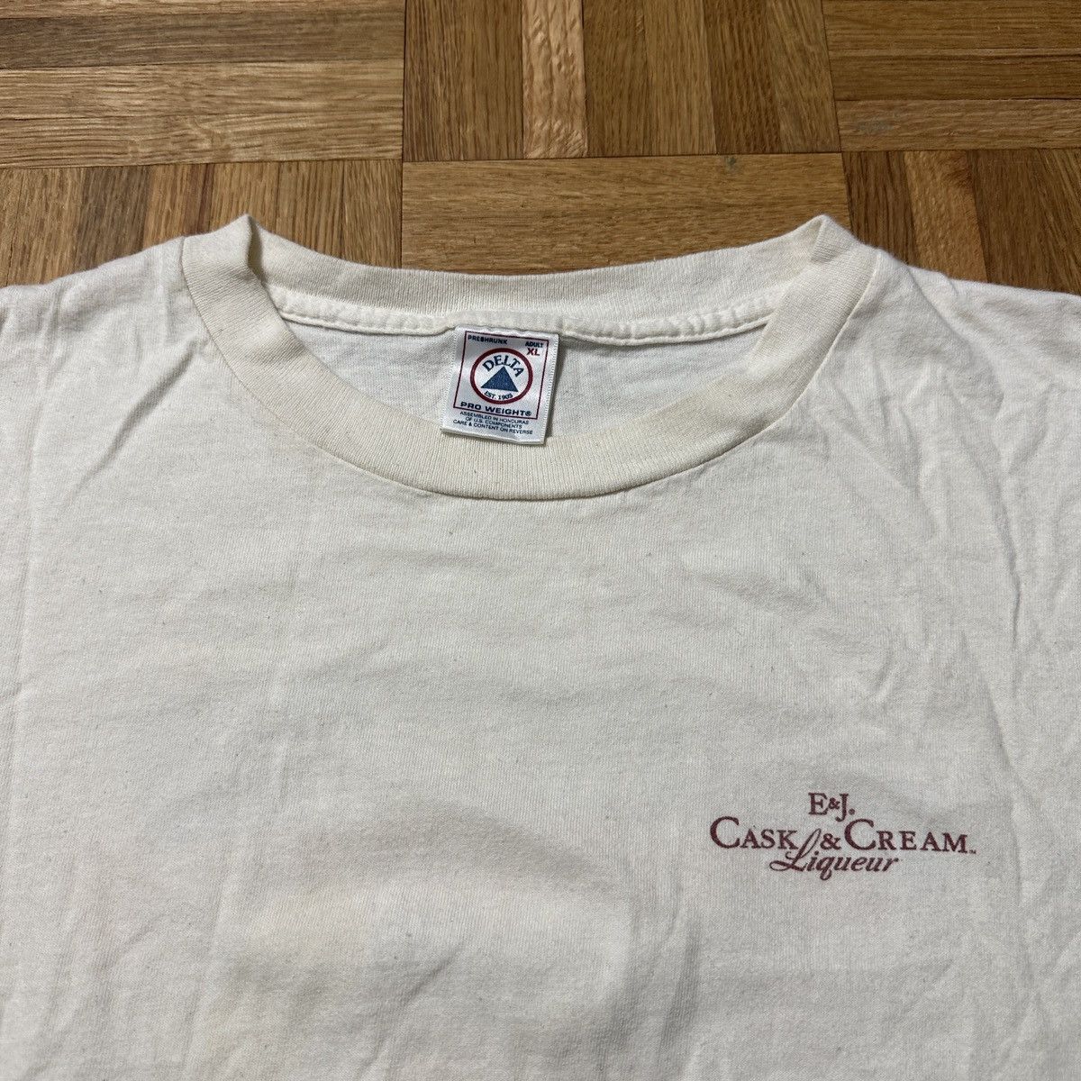 Delta Vintage E&J Cask & Cream Liqueur tee Size US XL / EU 56 / 4 - 4 Thumbnail