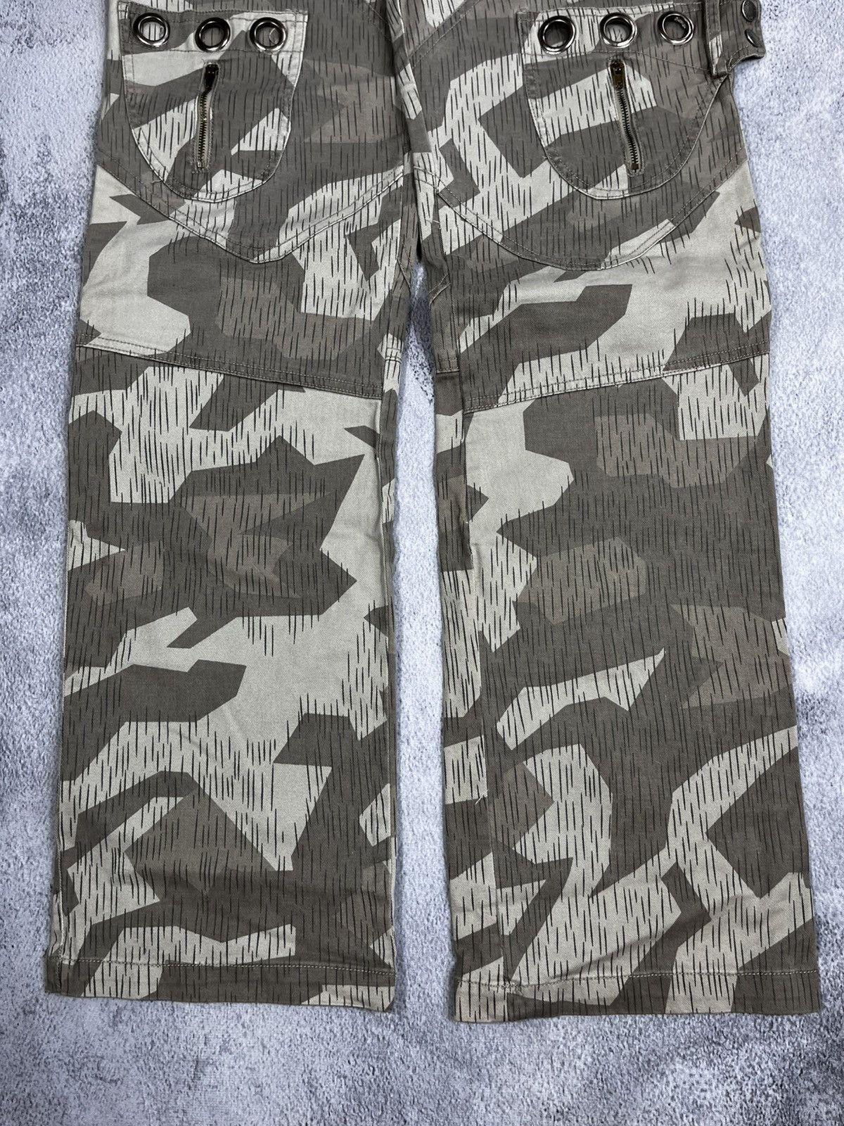 Other Vintage Y2K camo bondage multi pockets low rise pans 31 Size 31" - 2 Thumbnail