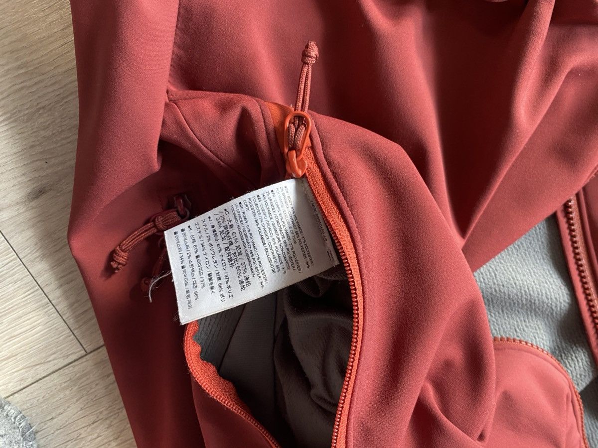 Arc'teryx Vintage Arcteryx Softshell Waterproof Jacket Size XL Size US XL / EU 56 / 4 - 9 Thumbnail