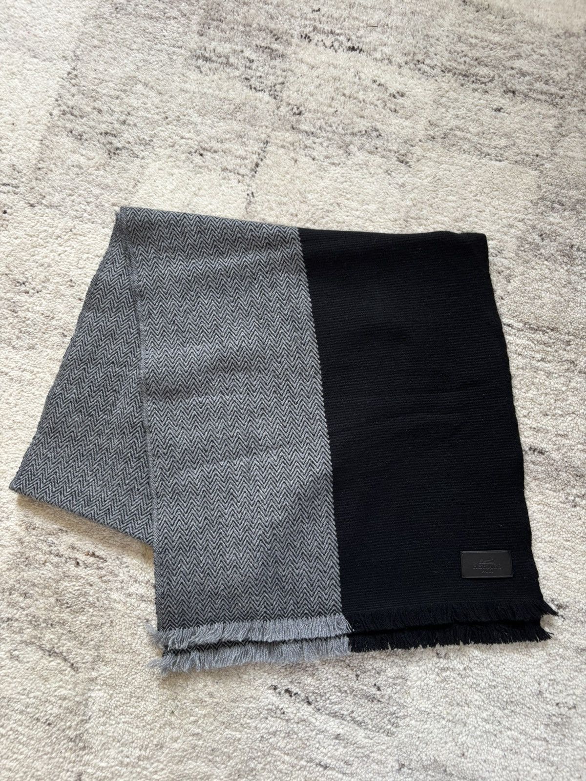 Hermes Herringbone Cashmere Scarf Made in Nepal (Grey/Black) Size ONE SIZE - 1 Thumbnail