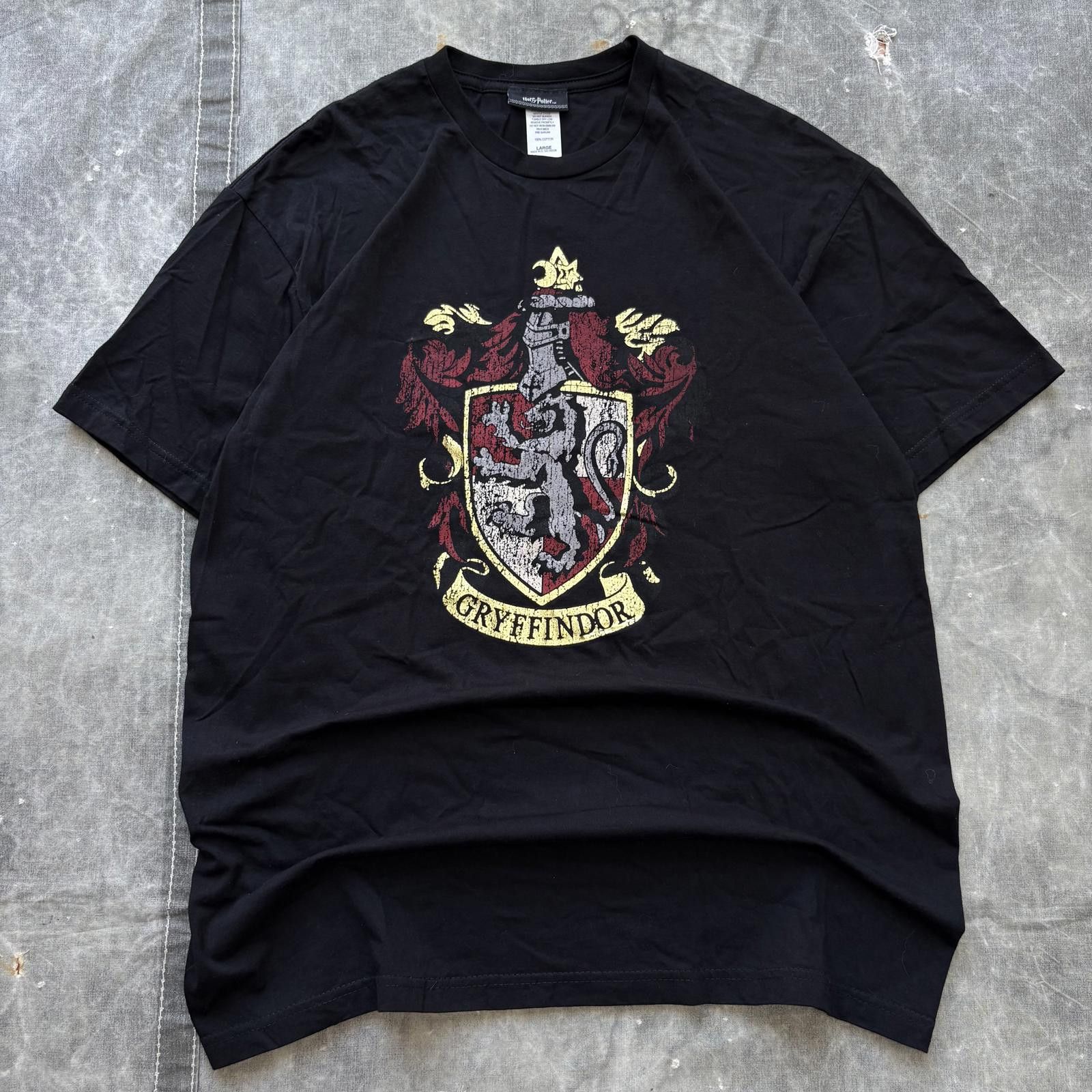 Vintage Vintage Y2K Harry Potter Gryffindor Crest Movie Shirt Size US L / EU 52-54 / 3 - 1 Thumbnail