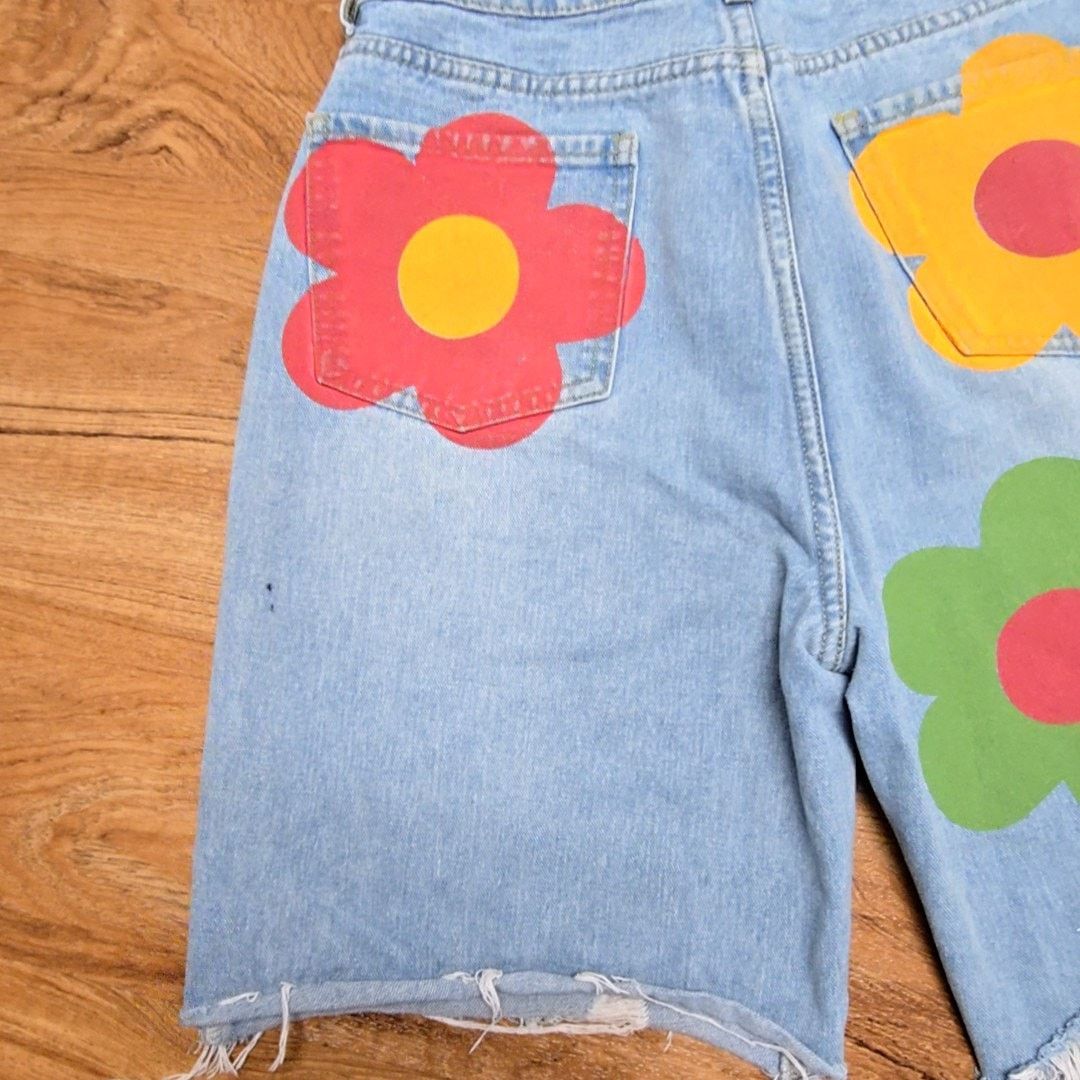 Shein Floral Denim Shorts Flower Print Distressed Light Wash M Size 24" / US 00 / IT 34 - 3 Thumbnail
