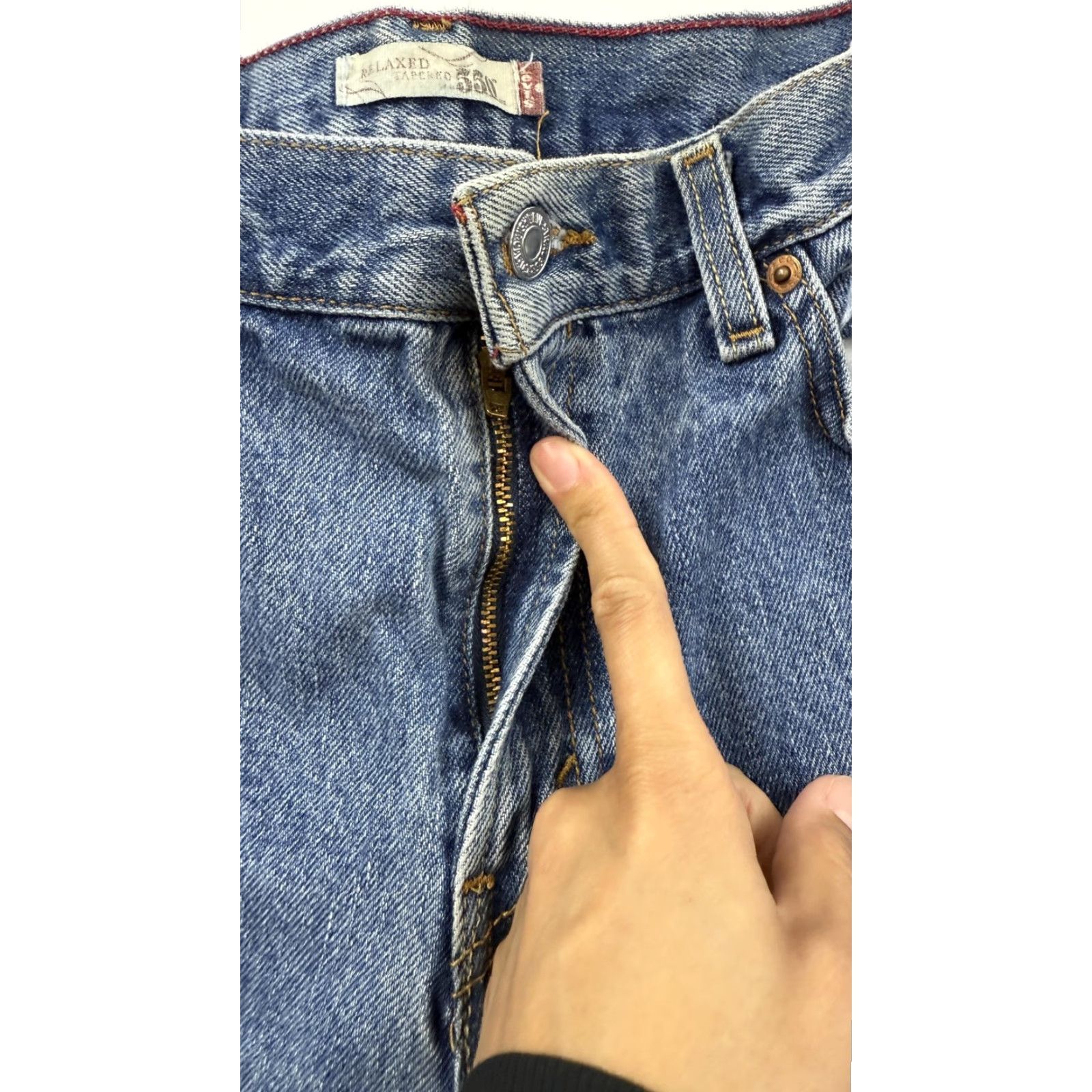 Levi's VINTAGE Levi's 560 Jeans Mens 32x28 Blue Relaxed Tapered Fit Denim Zip Fly Made Mexico Size US 31 - 2 Thumbnail
