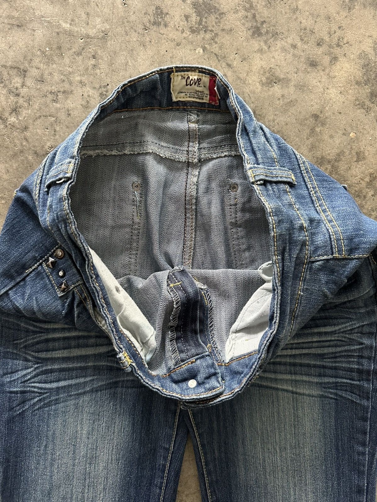If Six Was Nine × Japanese Brand × Le Grande Bleu (L.G.B.) Japanese Y2K The Cove Whisker Wash Flared Jeans Size 30" / US 8 / IT 44 - 6 Thumbnail