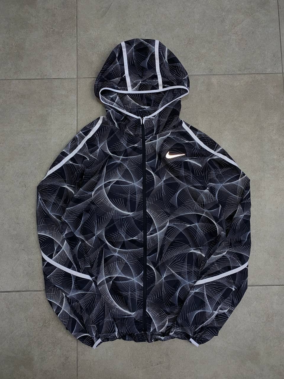 Nike Nike Womens Shield Impossibly Light Jacket Size M / US 6-8 / IT 42-44 - 1 Thumbnail