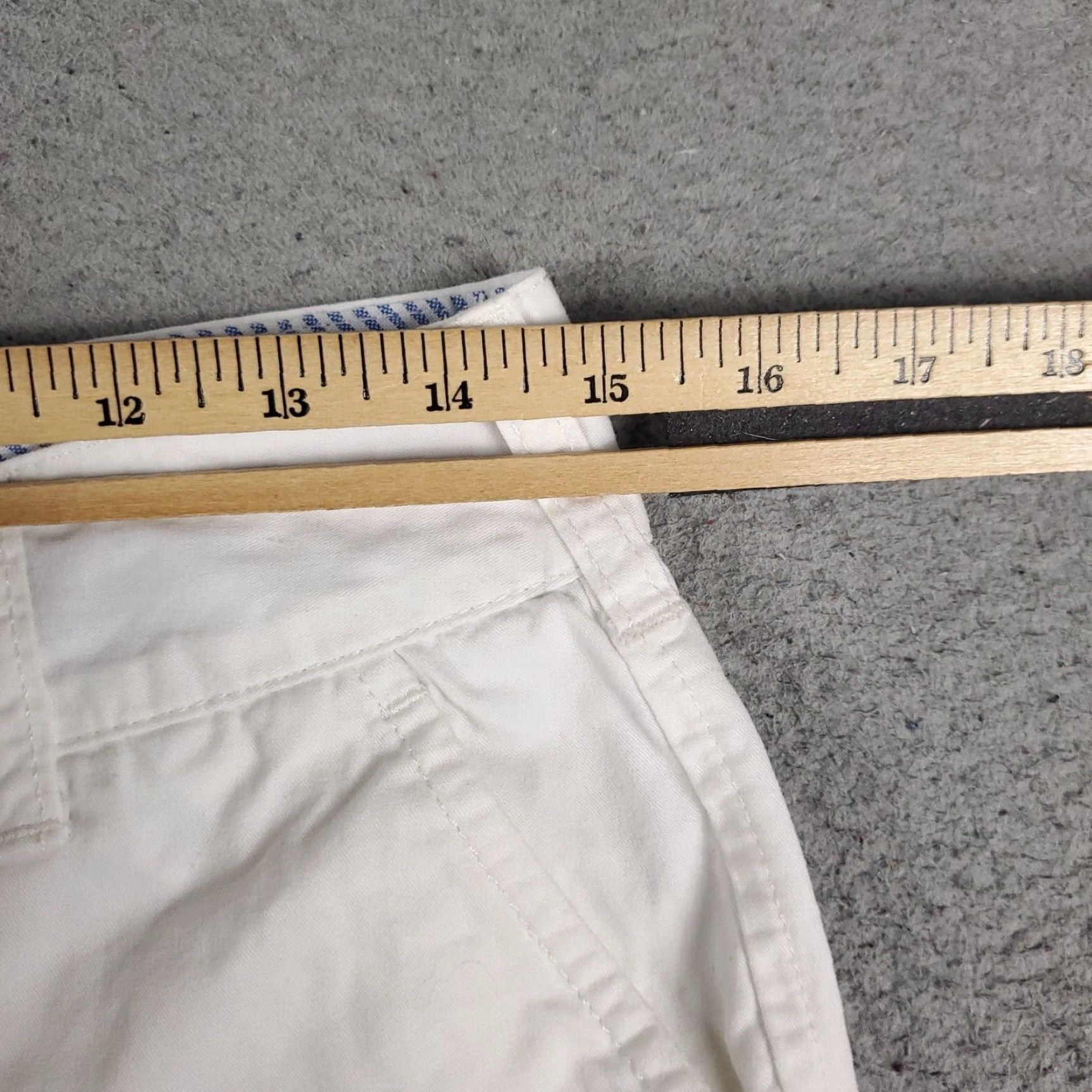 Tommy Hilfiger VINTAGE Tommy Hilfiger Shorts Womens Size 4 White Casual Flat Front Chino Size 28" / US 6 / IT 42 - 4 Thumbnail