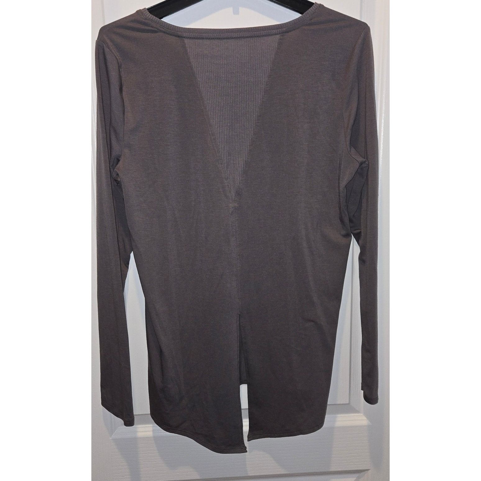 Athleta Athleta Essence Semi-Fit long sleeve shirt top Size M Gray Size M / US 6-8 / IT 42-44 - 2 Thumbnail