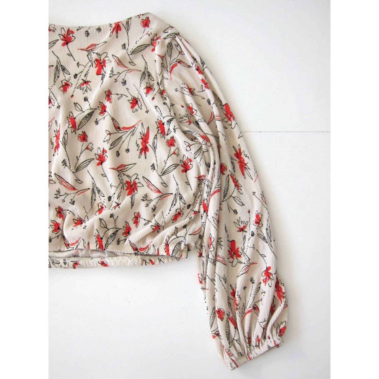 ASTR The Label VINTAGE ASTR The Label Ivory Black Red Floral Long Sleeve V-Neck Peasant Blouse Large Size L / US 10 / IT 46 - 6 Thumbnail