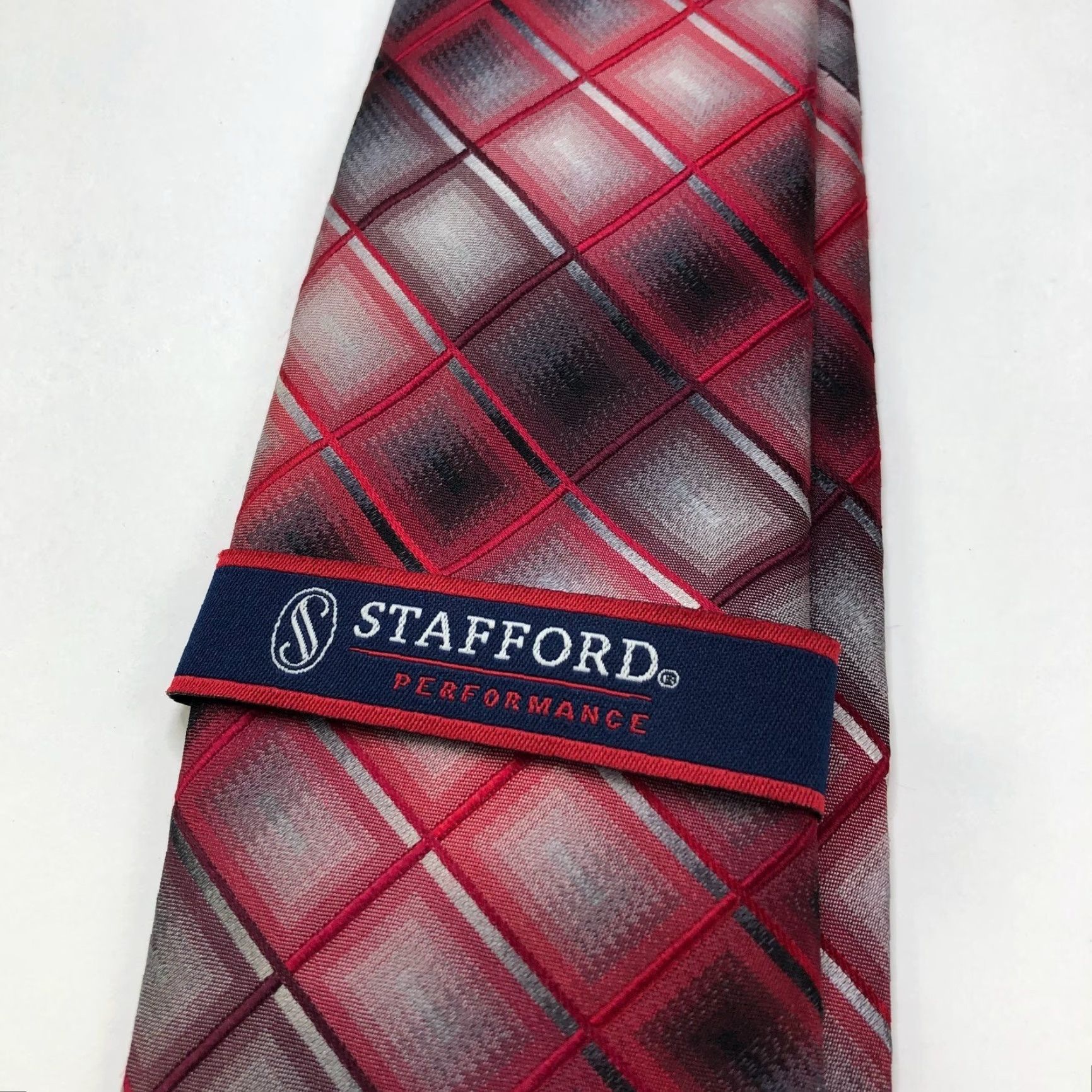 Stafford VINTAGE Stafford Performance 100% Silk Neck Tie Men’s Geometric 3.5" / 56 In Tie Mens Red Geometric Vintage 56 Inches 3.5 Inch Width Mens Size ONE SIZE - 4 Thumbnail